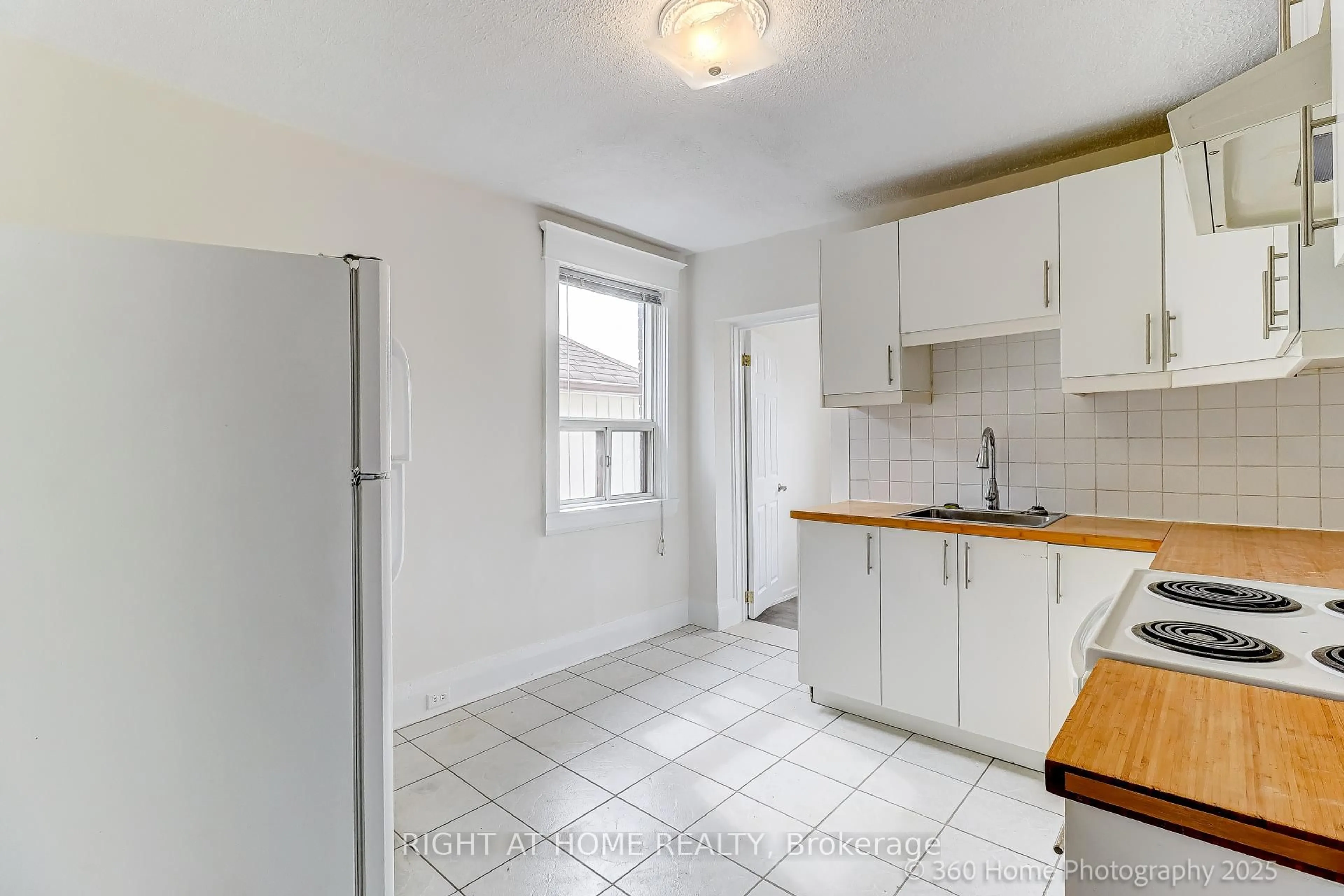 Standard kitchen, unknown for 1994 Dufferin St, Toronto Ontario M6E 3R2
