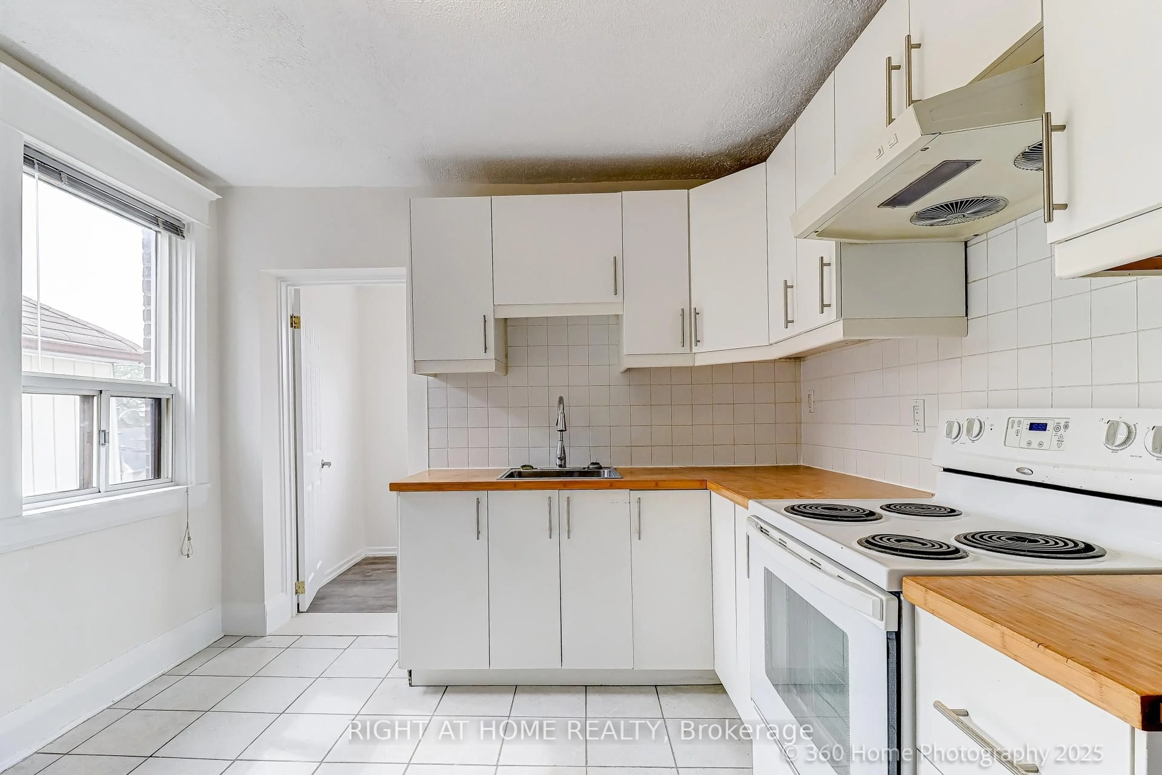 Standard kitchen, unknown for 1994 Dufferin St, Toronto Ontario M6E 3R2