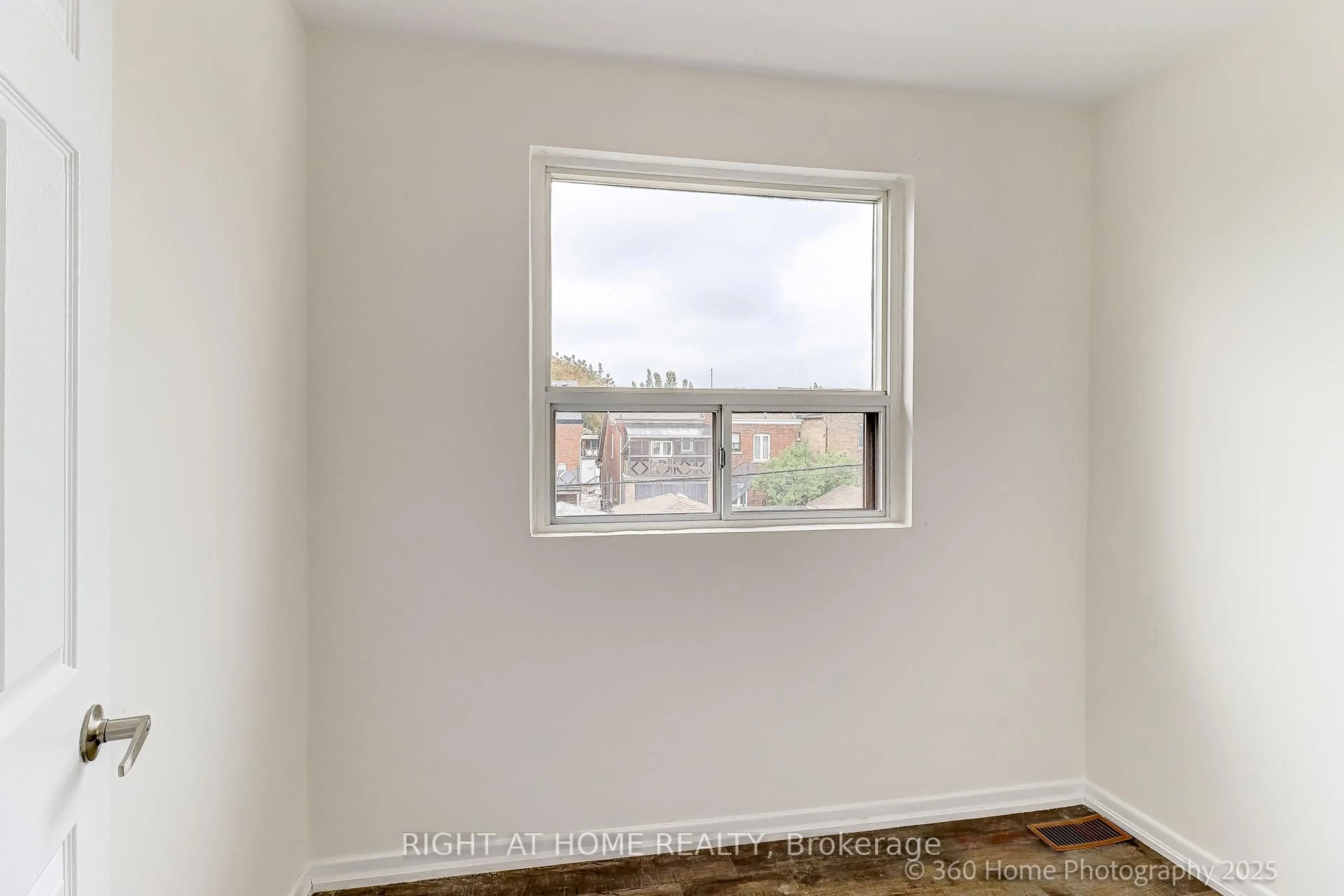 A pic of a room for 1994 Dufferin St, Toronto Ontario M6E 3R2