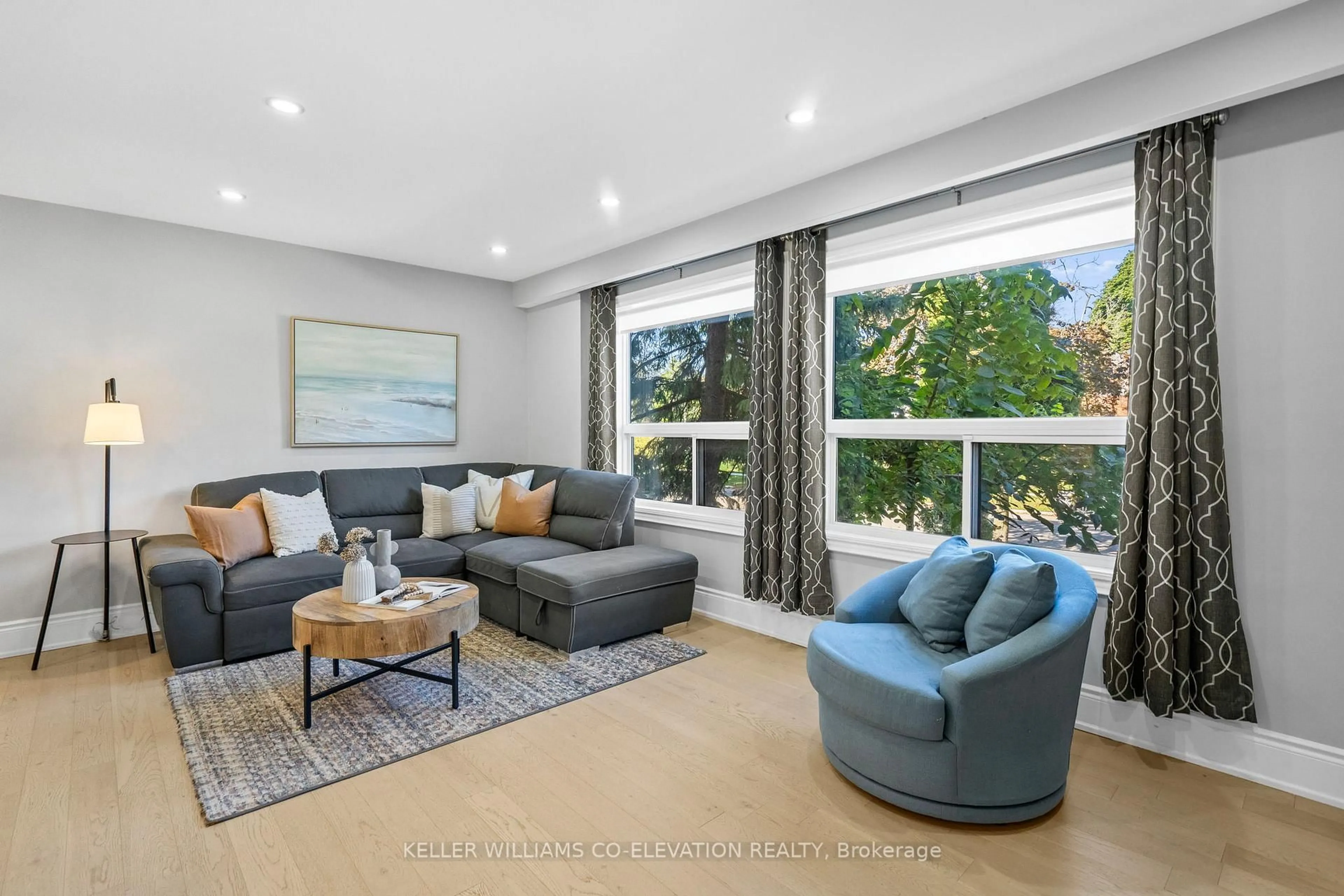 Living room with furniture, unknown for 1244 Nigel Rd, Mississauga Ontario L5J 3S7