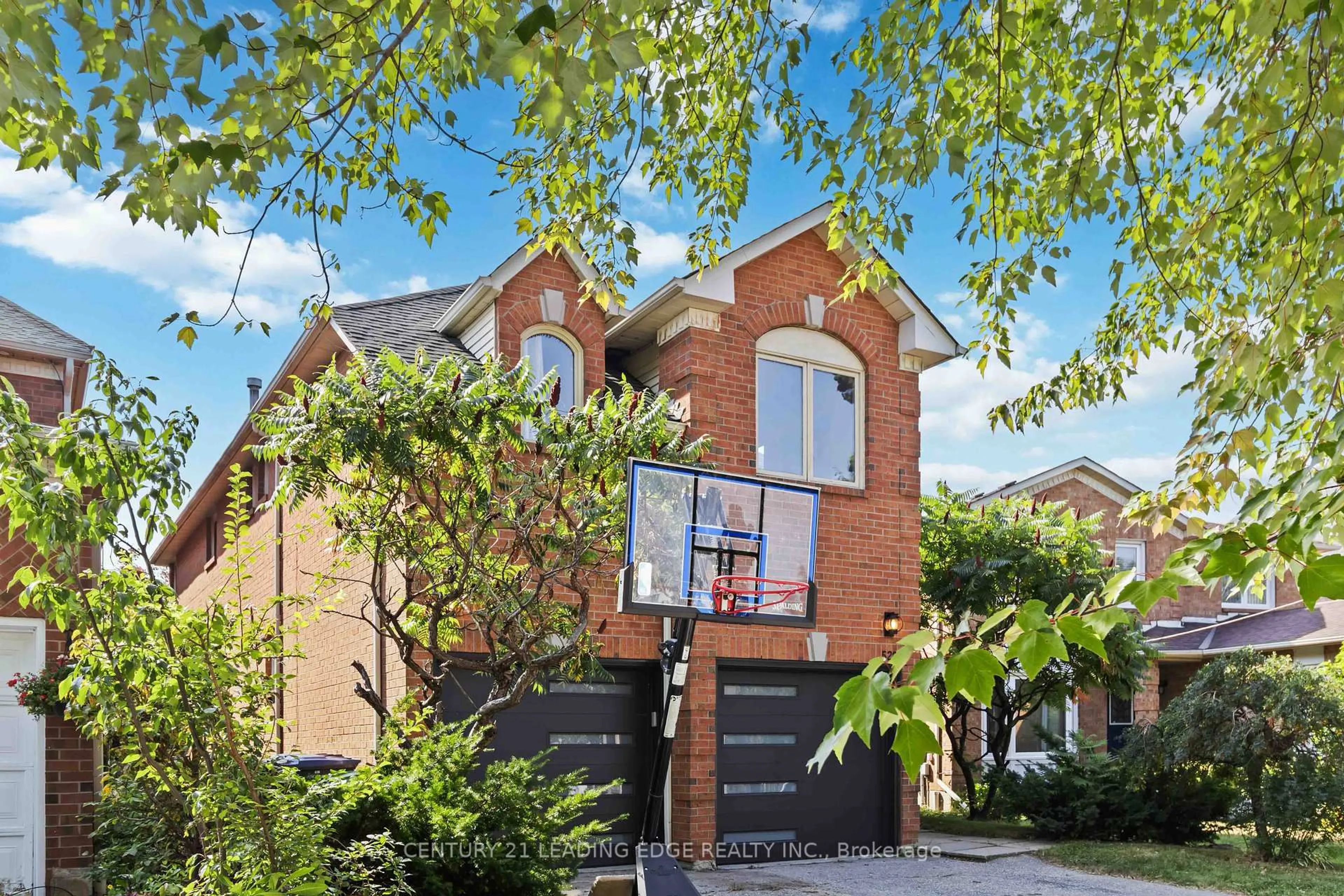 Home with brick exterior material, street for 5201 CHAMPLAIN Tr, Mississauga Ontario L5R 3B1