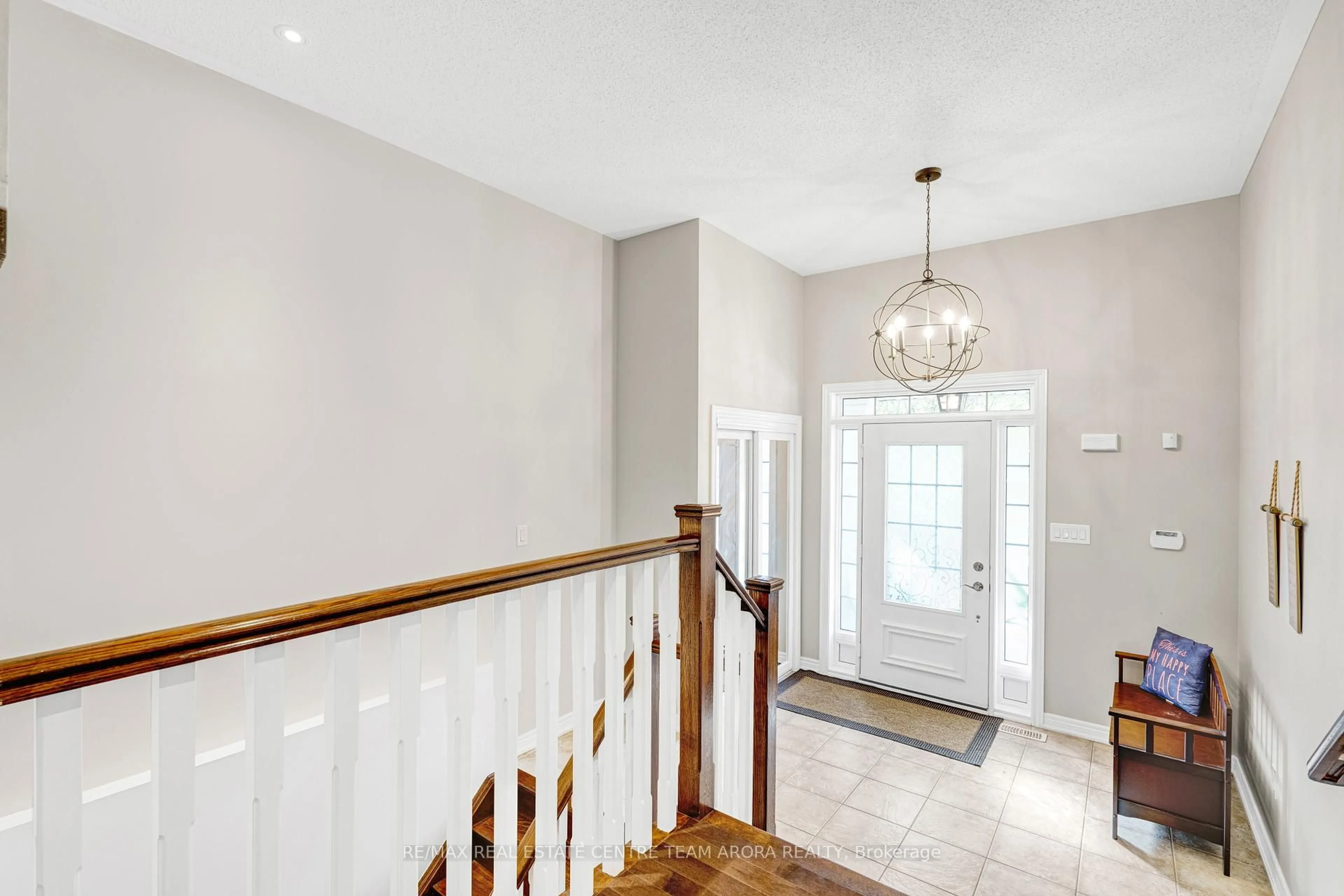 Indoor foyer for 377 Malboeuf Crt, Milton Ontario L9T 7Y3