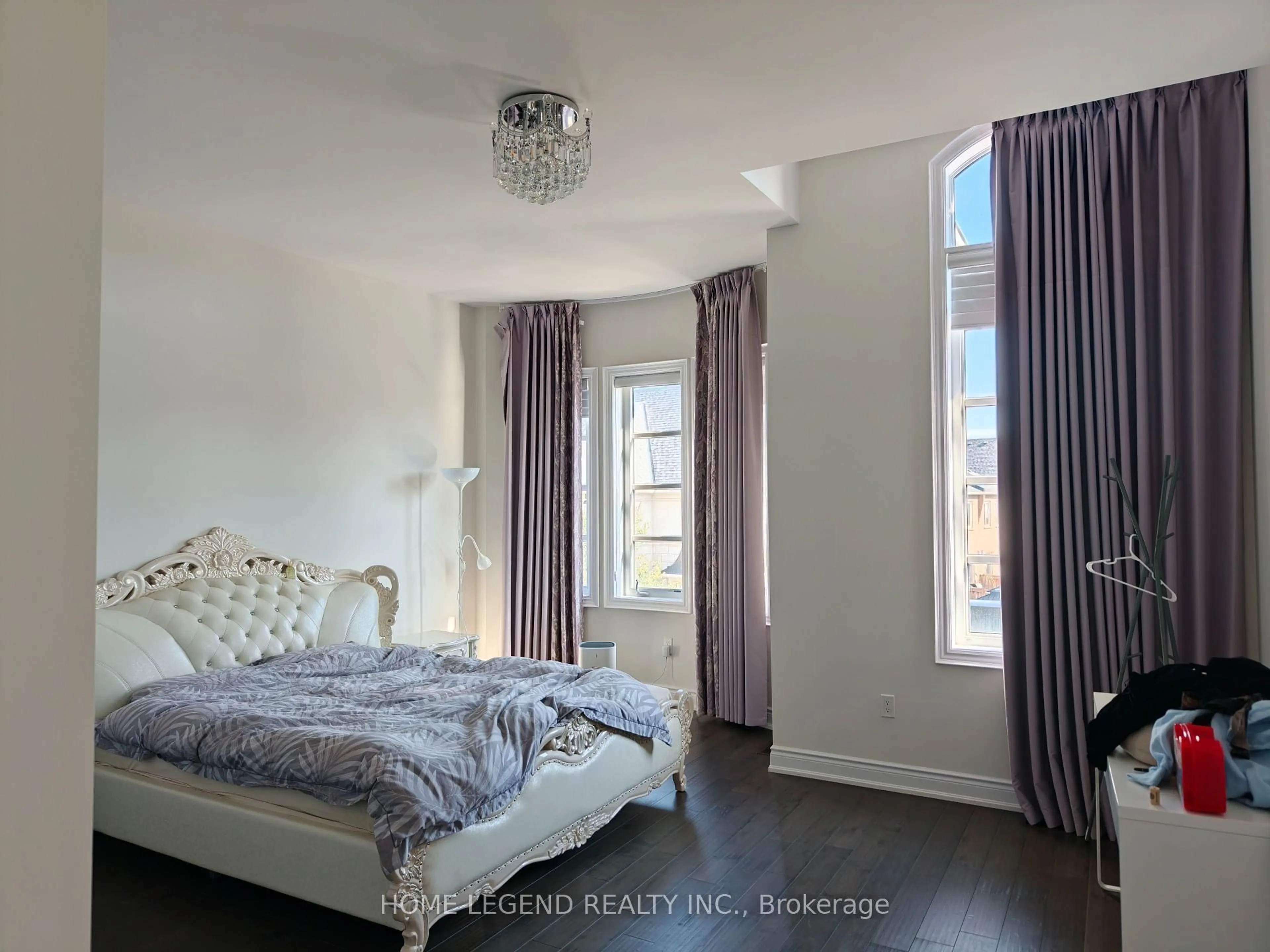 A pic of a room for 123 Ballmer Tr, Oakville Ontario L6H 0V5