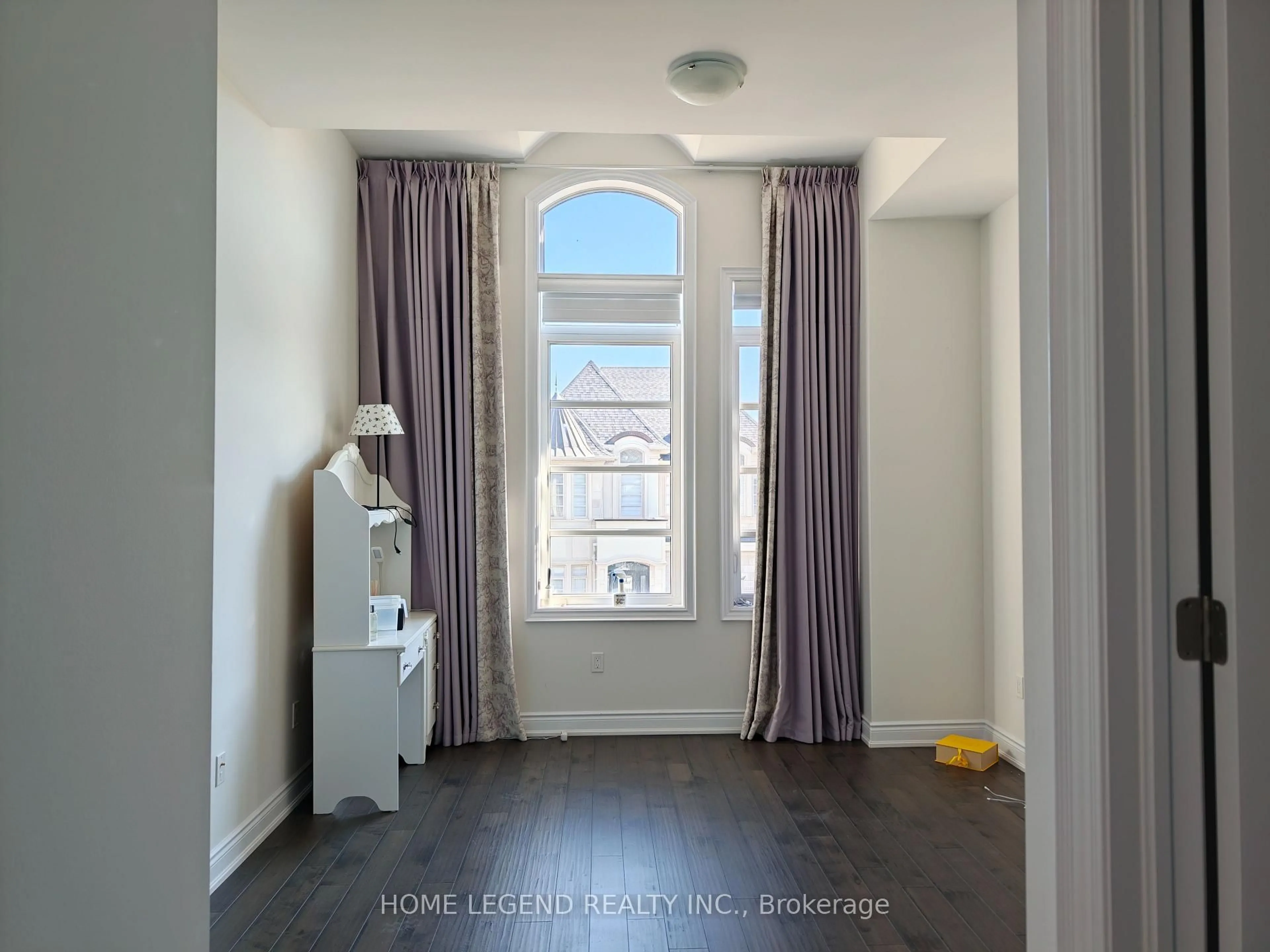 Indoor entryway for 123 Ballmer Tr, Oakville Ontario L6H 0V5