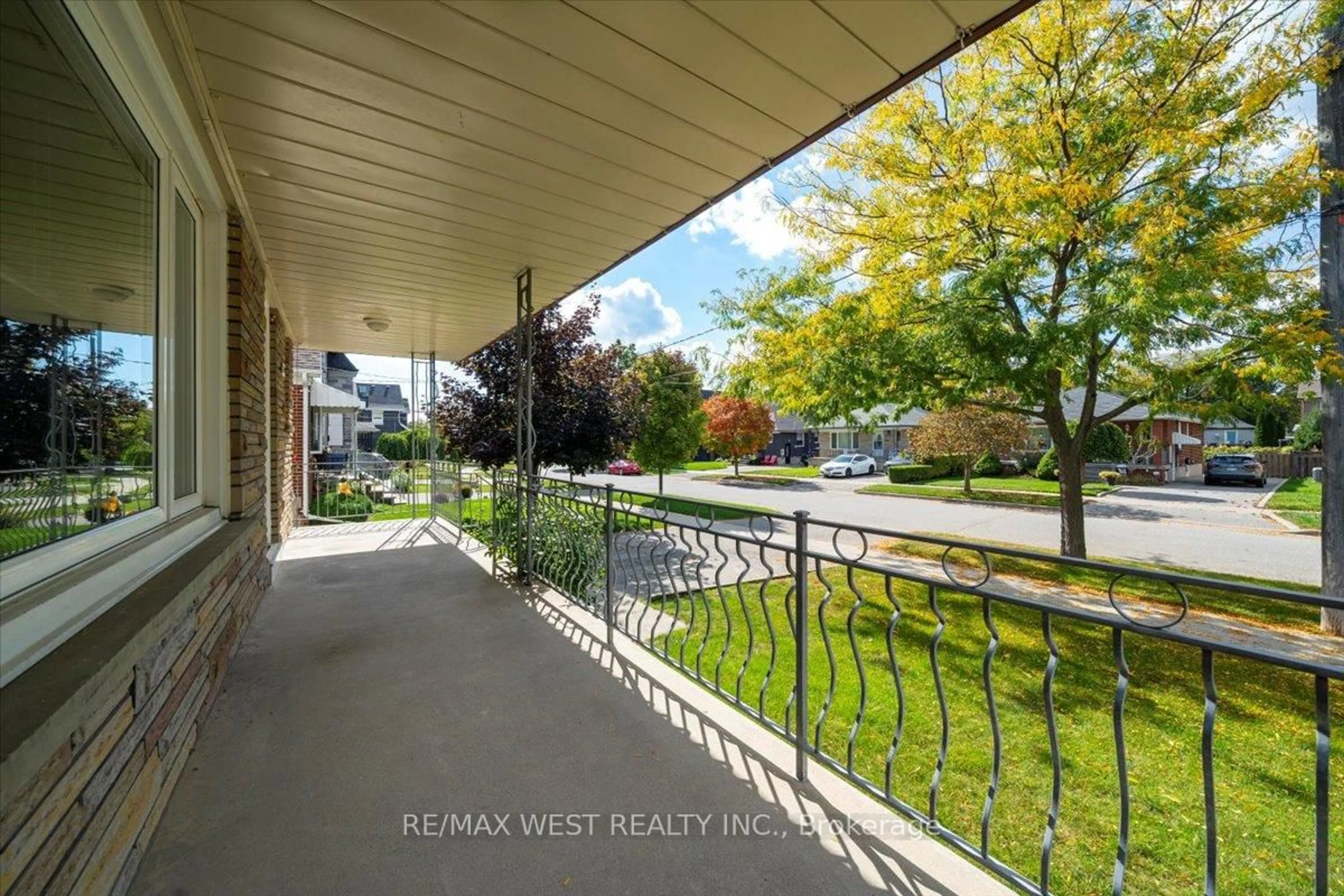 Patio, street for 233 Gamma St, Toronto Ontario M8W 4G7