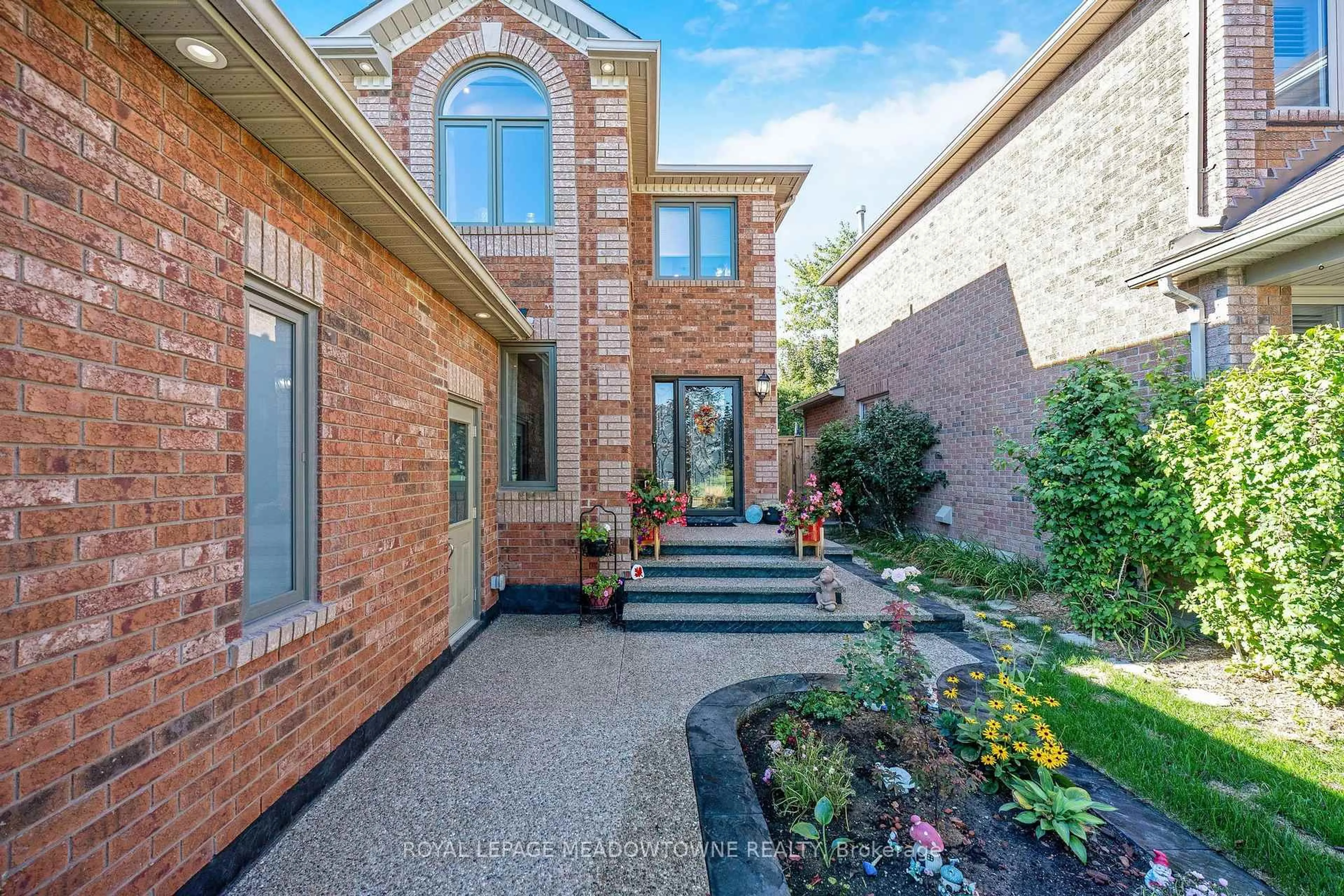 Home with brick exterior material, street for 39 Miller Dr, Halton Hills Ontario L7G 5P7