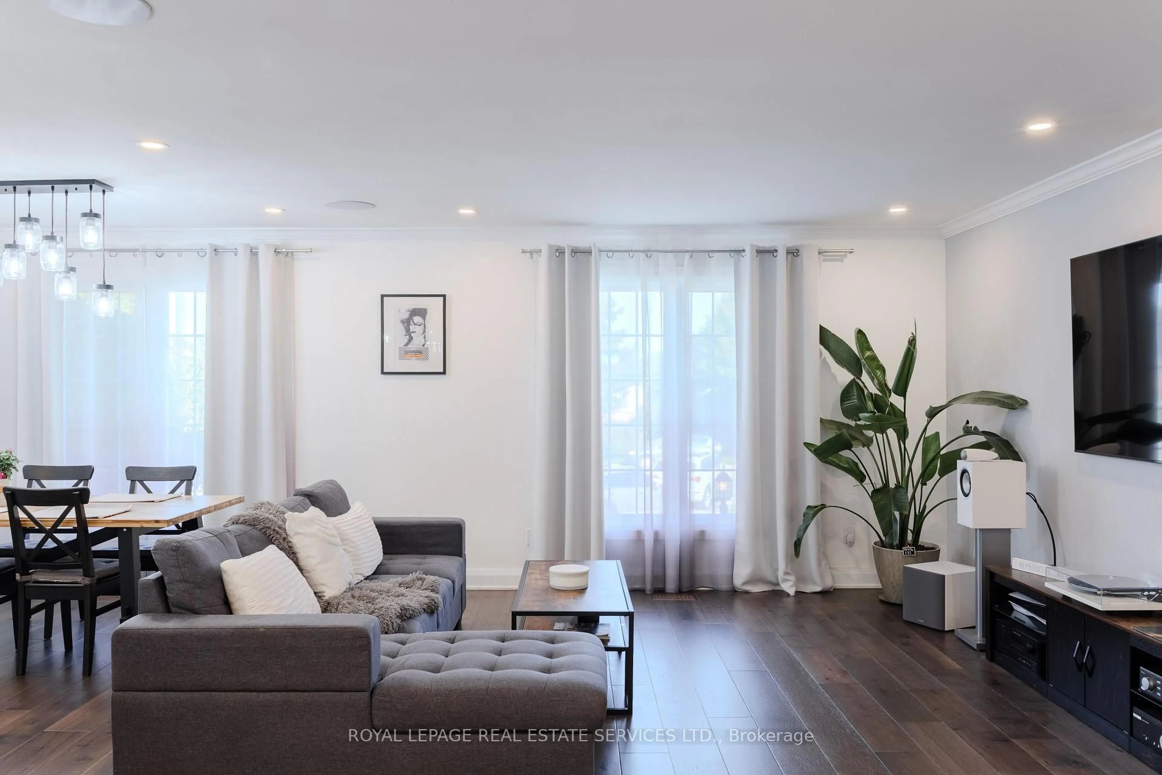 Living room with furniture, wood/laminate floor for 260 Oriole Crt, Milton Ontario L9T 3R4