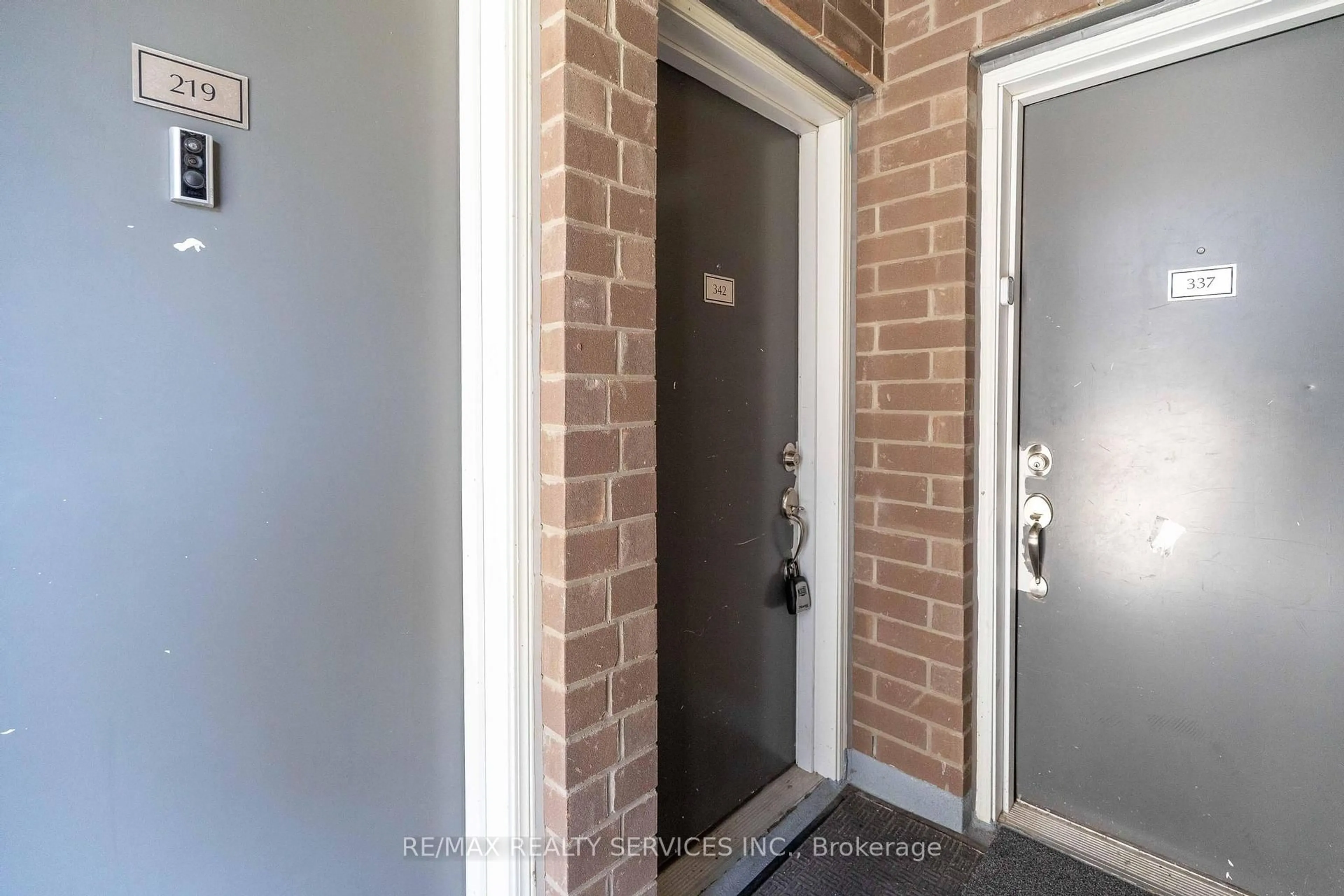 Indoor entryway for 3062 Sixth Line #342, Oakville Ontario L6M 1P8