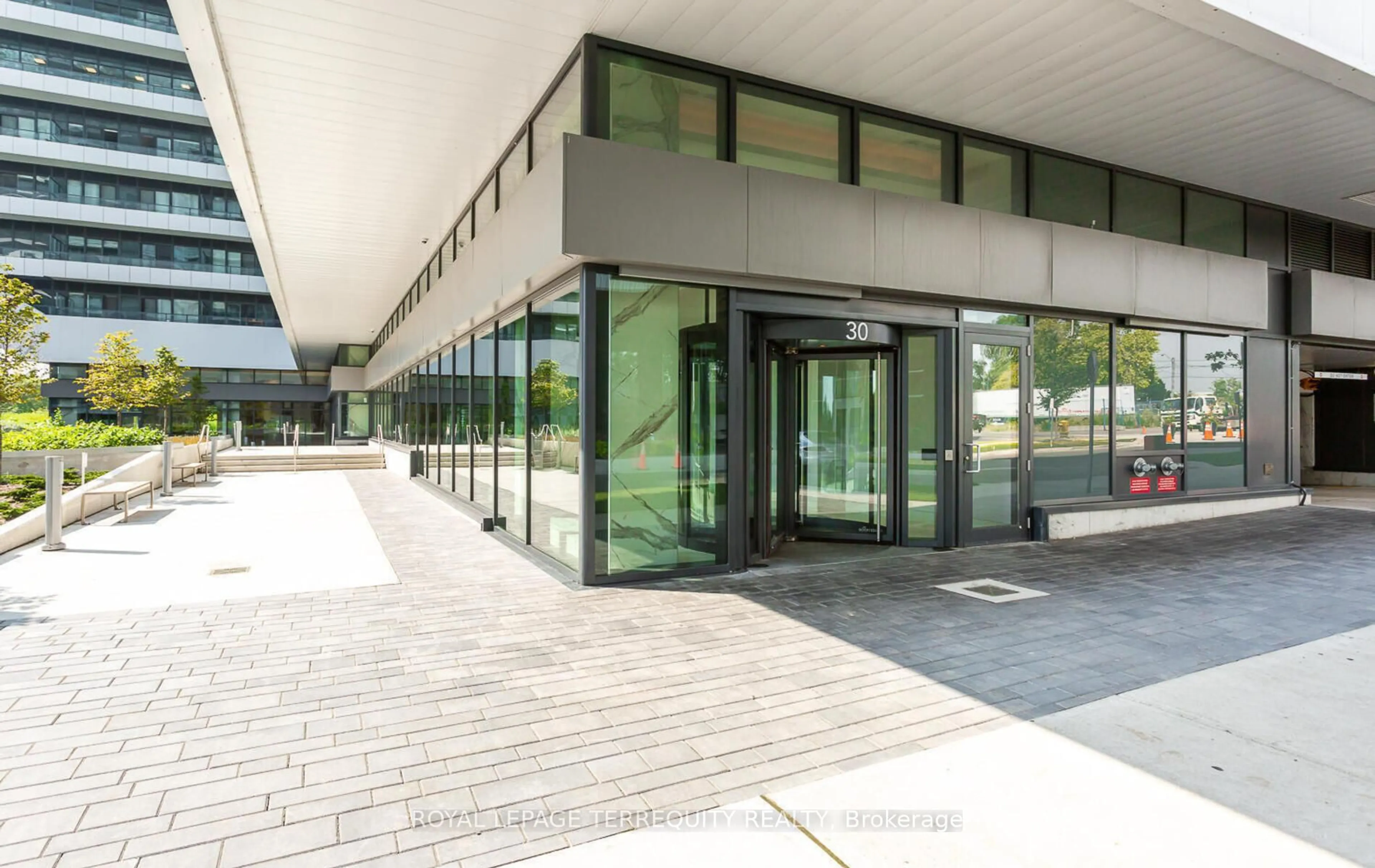 Indoor foyer for 30 Shore Breeze Dr #422, Toronto Ontario M8V 0J1