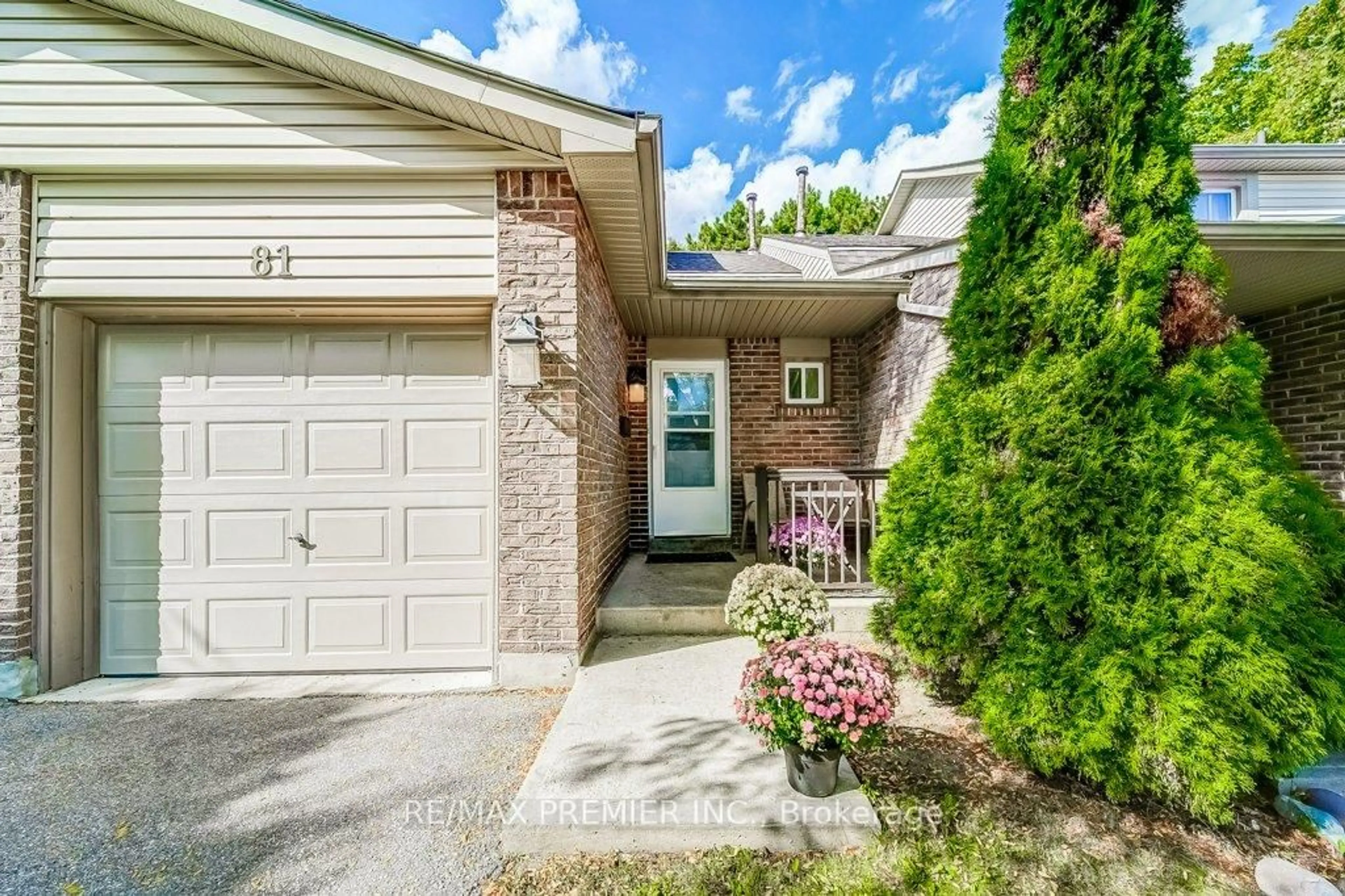 Home with brick exterior material, street for 2670 Battleford Rd #81, Mississauga Ontario L5N 2S7