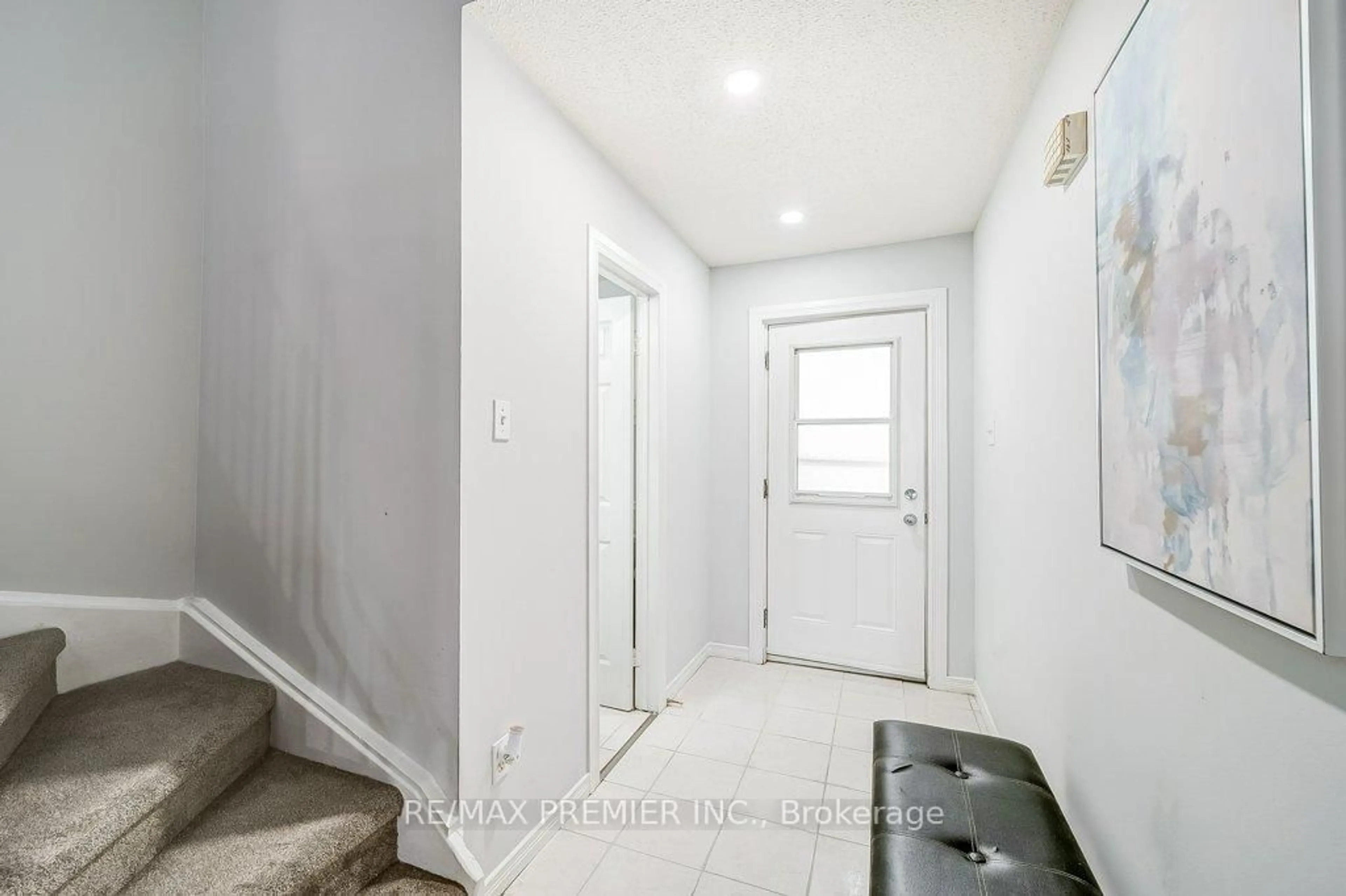 Indoor entryway for 2670 Battleford Rd #81, Mississauga Ontario L5N 2S7