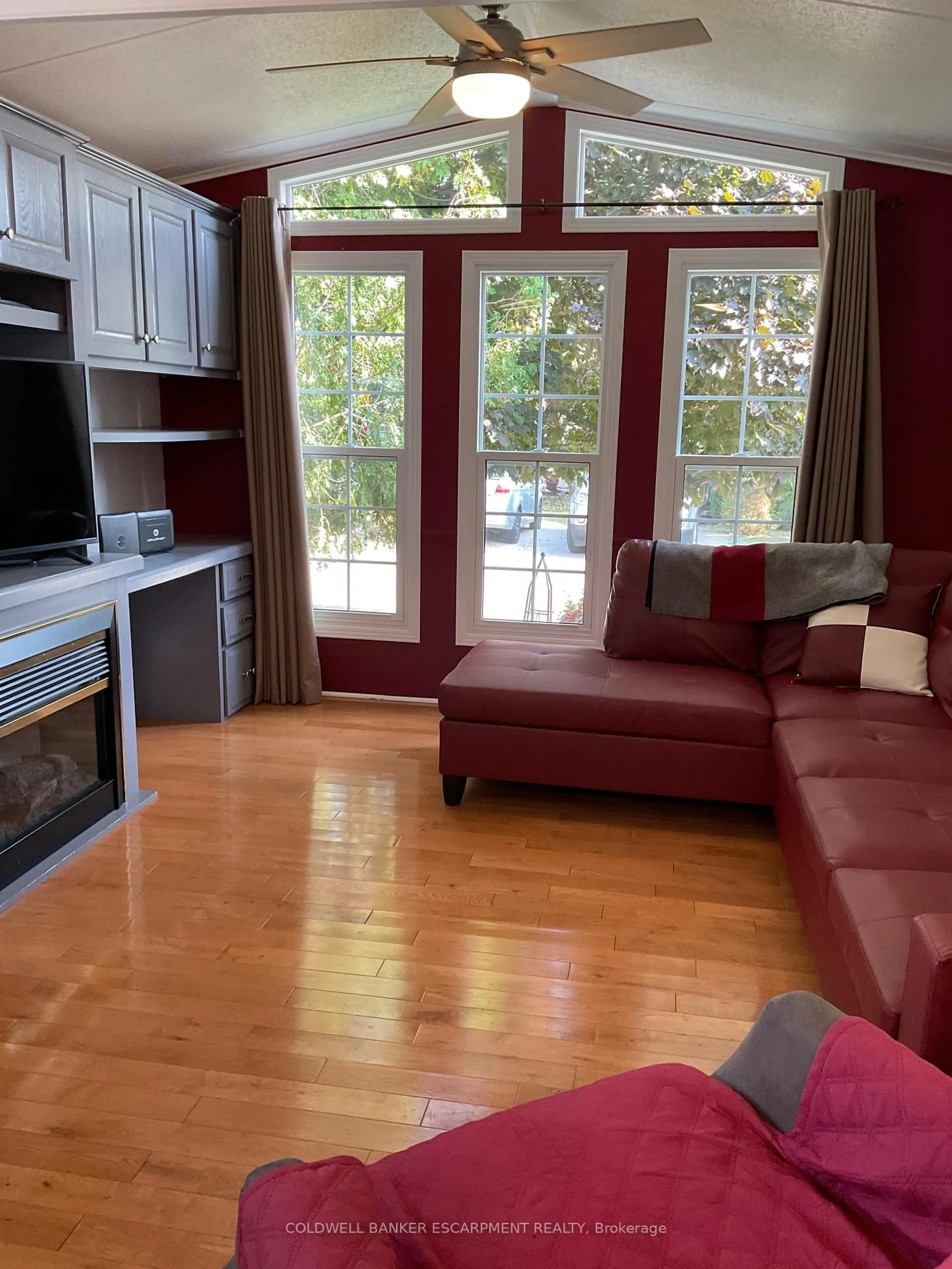 Living room with furniture, wood/laminate floor for 4449 Milburough Line #5 Spruce, Burlington Ontario L7P 0P5