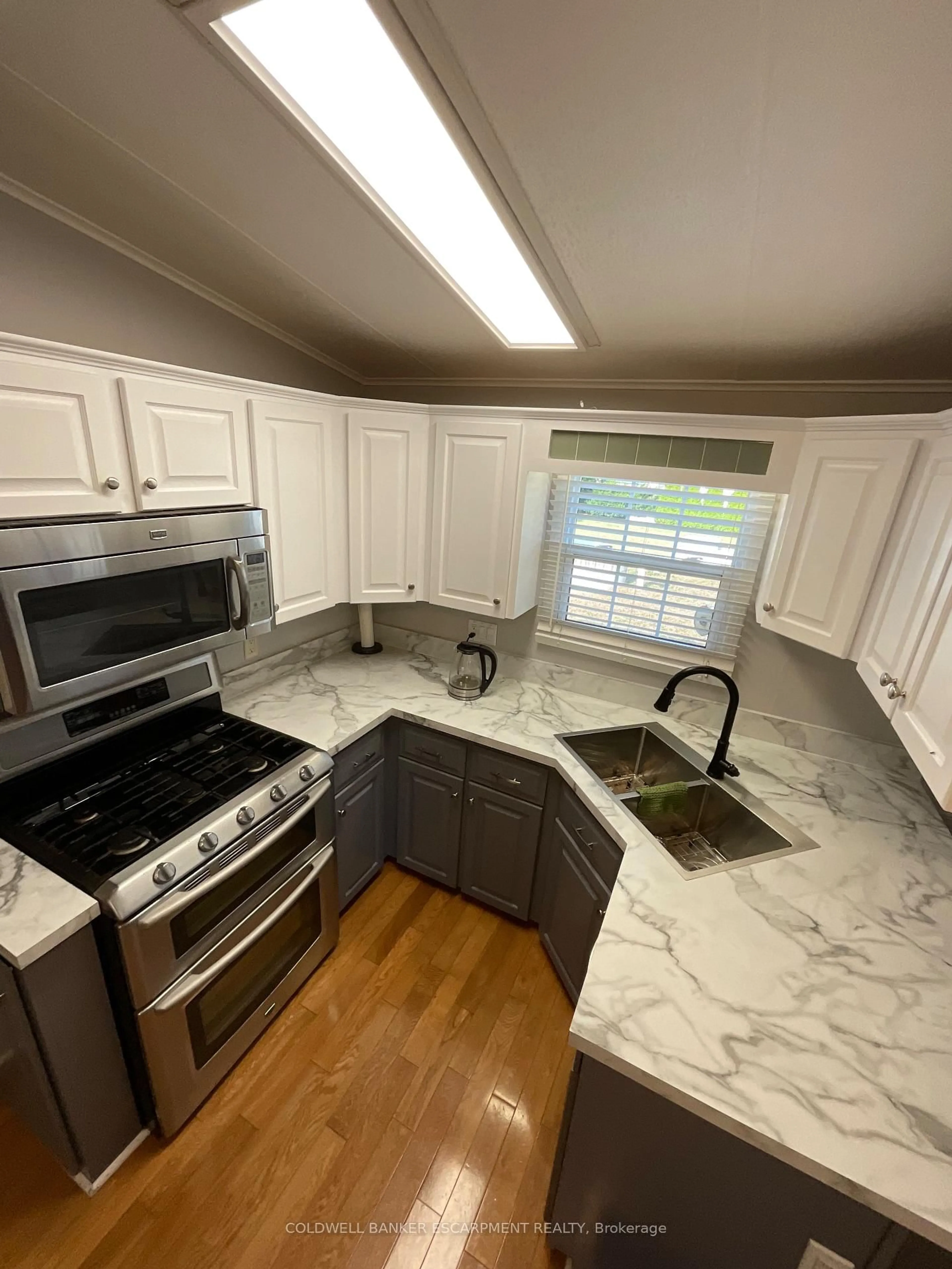 Open concept kitchen, unknown for 4449 Milburough Line #5 Spruce, Burlington Ontario L7P 0P5