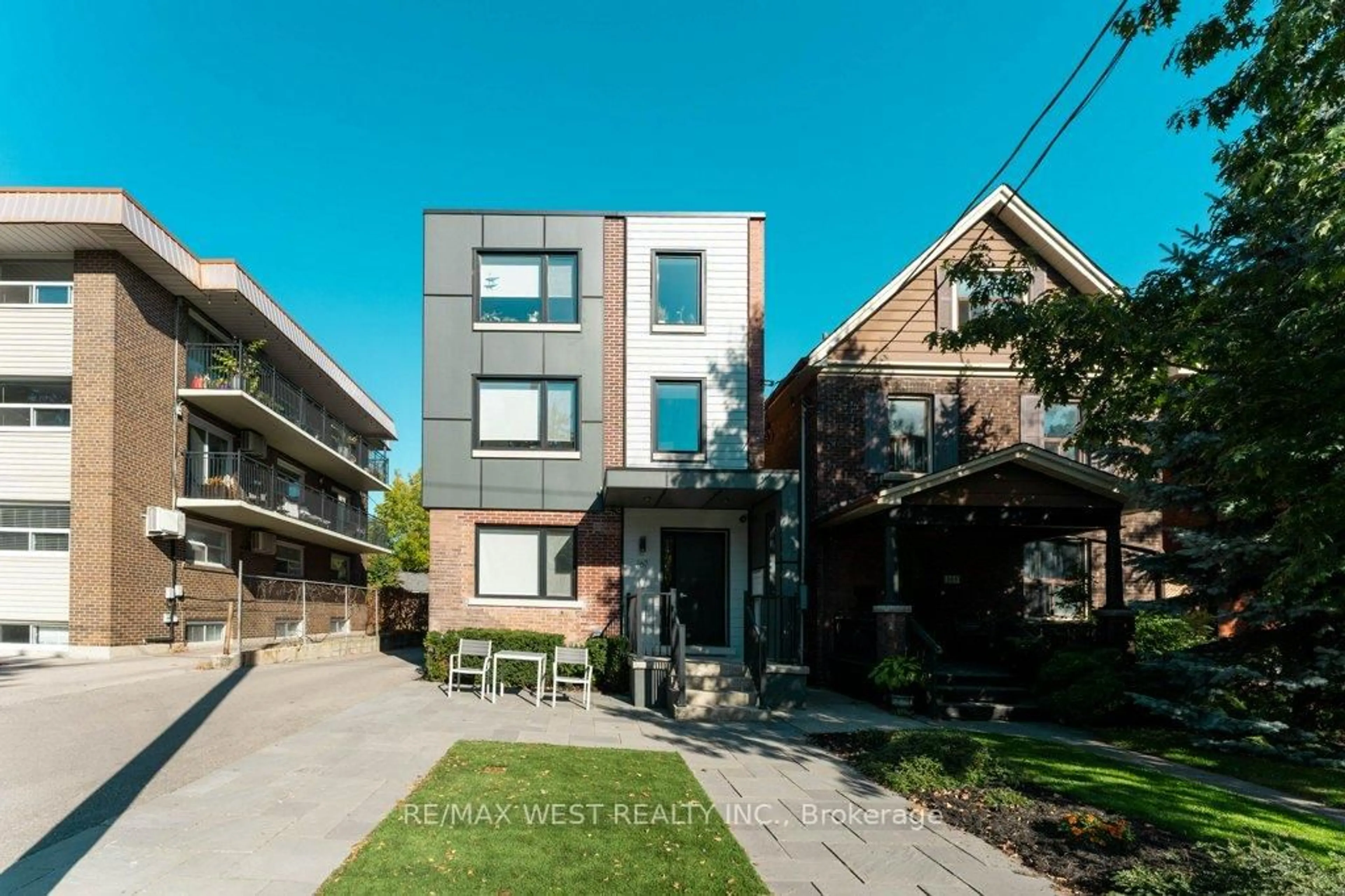 Home with brick exterior material, street for 167 Quebec Ave, Toronto Ontario M6S 3W1