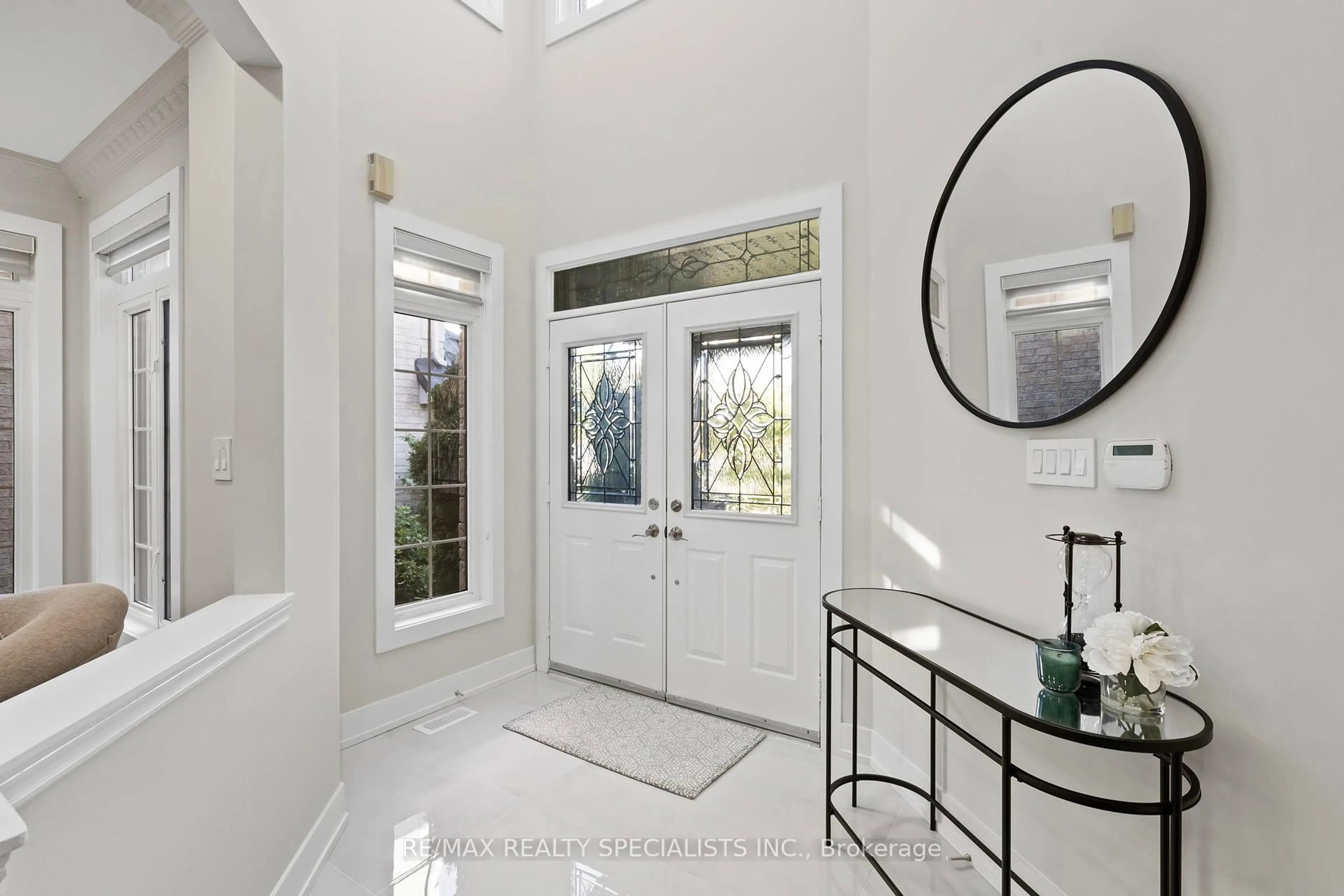 Indoor entryway for 5095 Preservation Circ, Mississauga Ontario L5M 7T5
