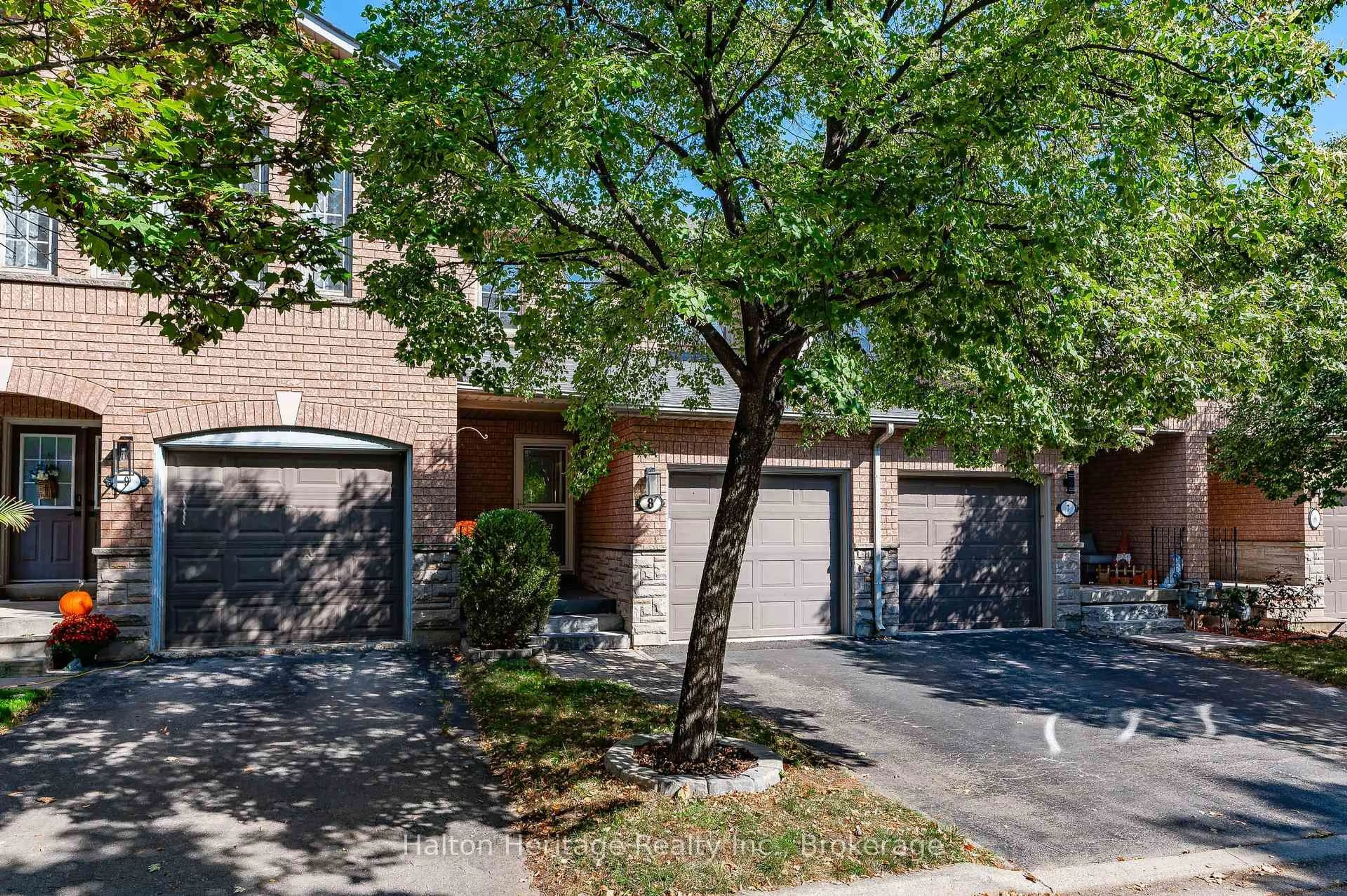 Home with brick exterior material, street for 5555 PRINCE WILLIAM Dr #8, Burlington Ontario L7L 6P2