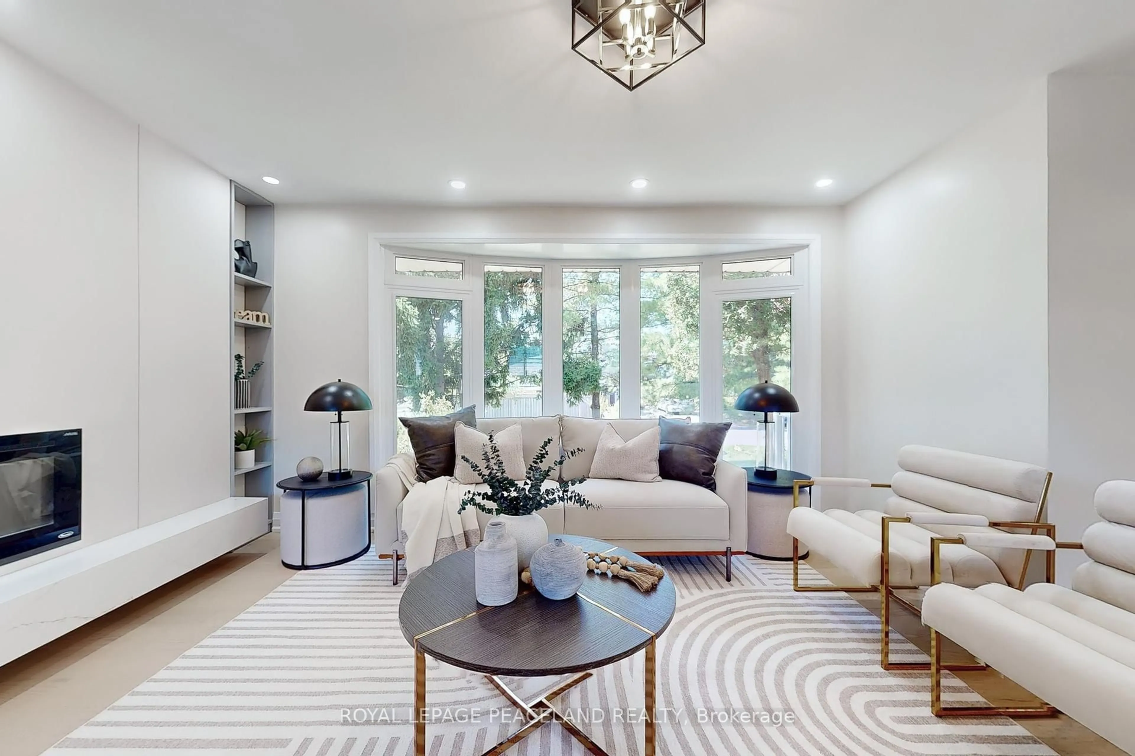 Living room with furniture, unknown for 1223 Redbank Cres, Oakville Ontario L6H 1Y4