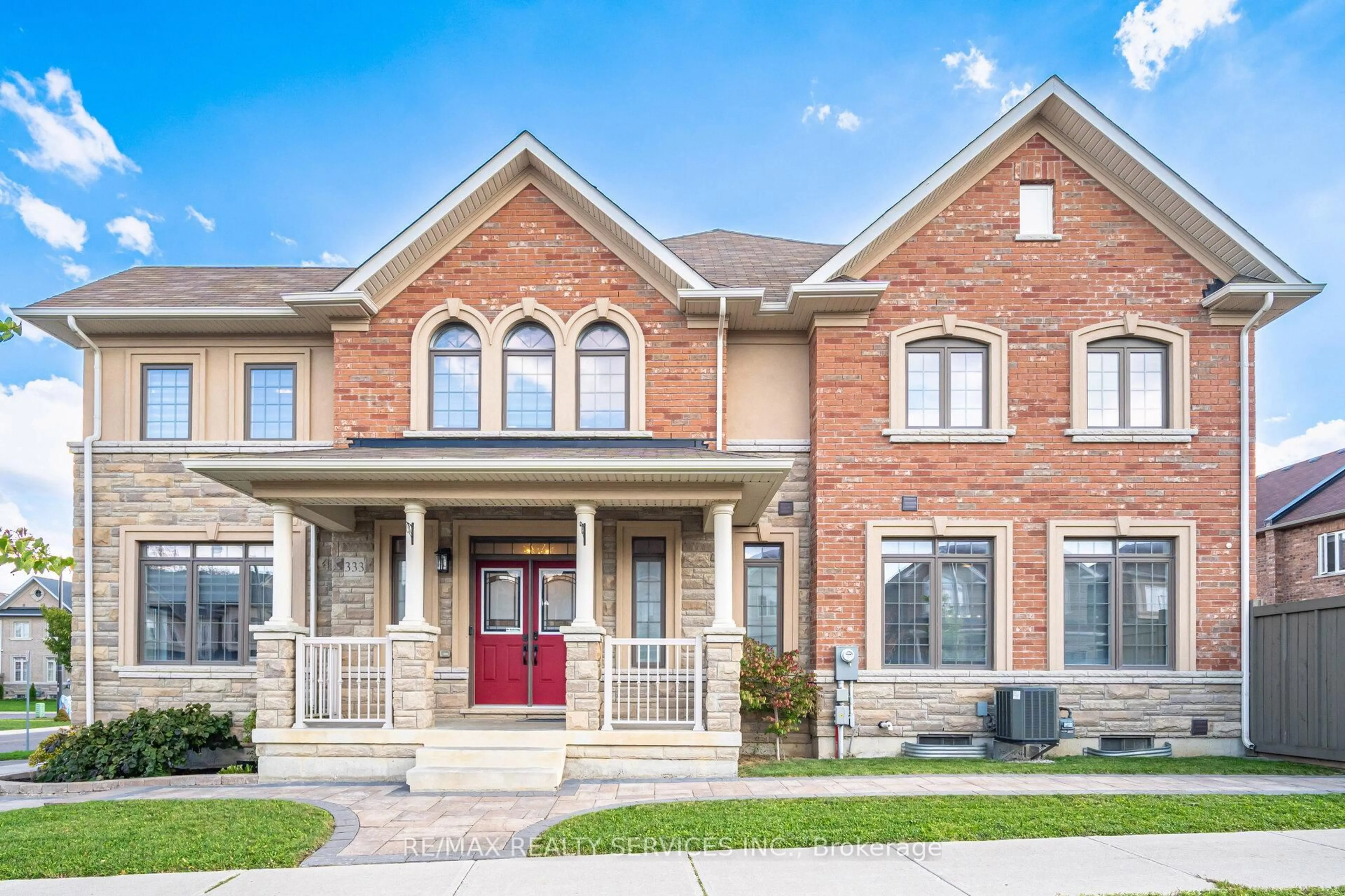 Home with brick exterior material, street for 333 Remembrance Rd, Brampton Ontario L7A 4X5