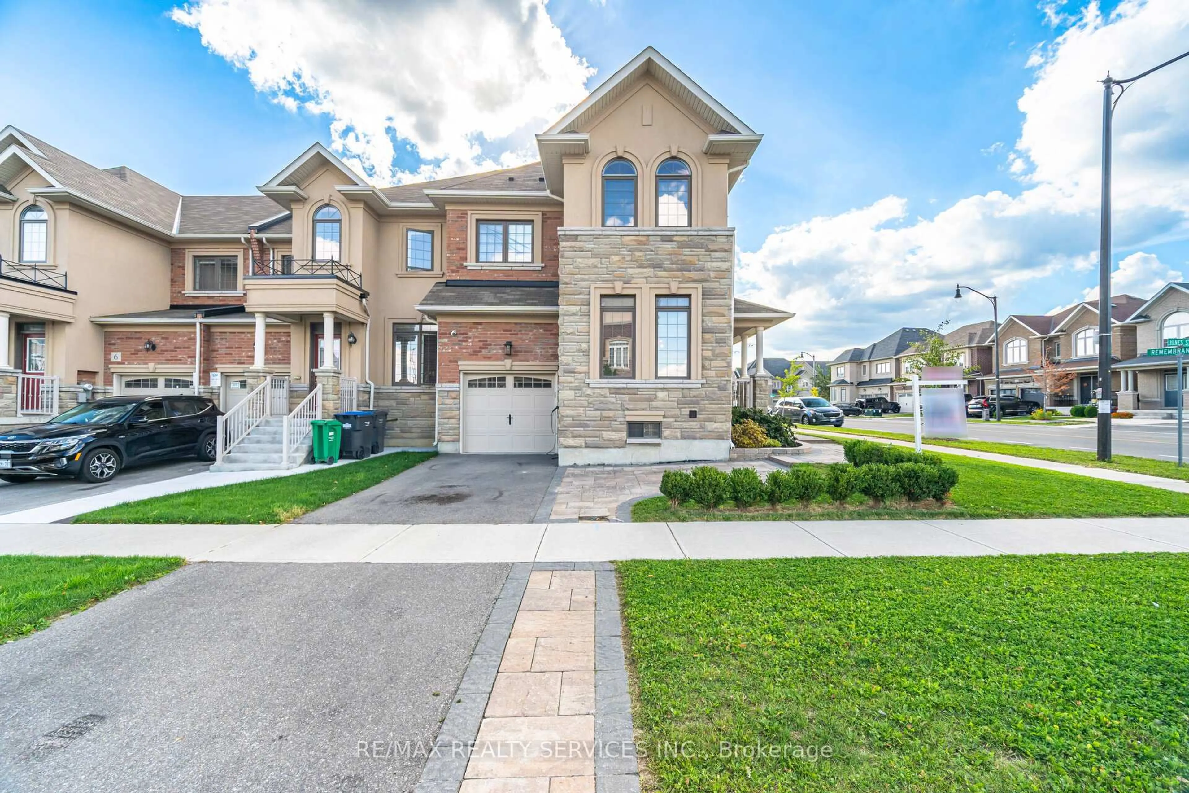 Home with brick exterior material, street for 333 Remembrance Rd, Brampton Ontario L7A 4X5