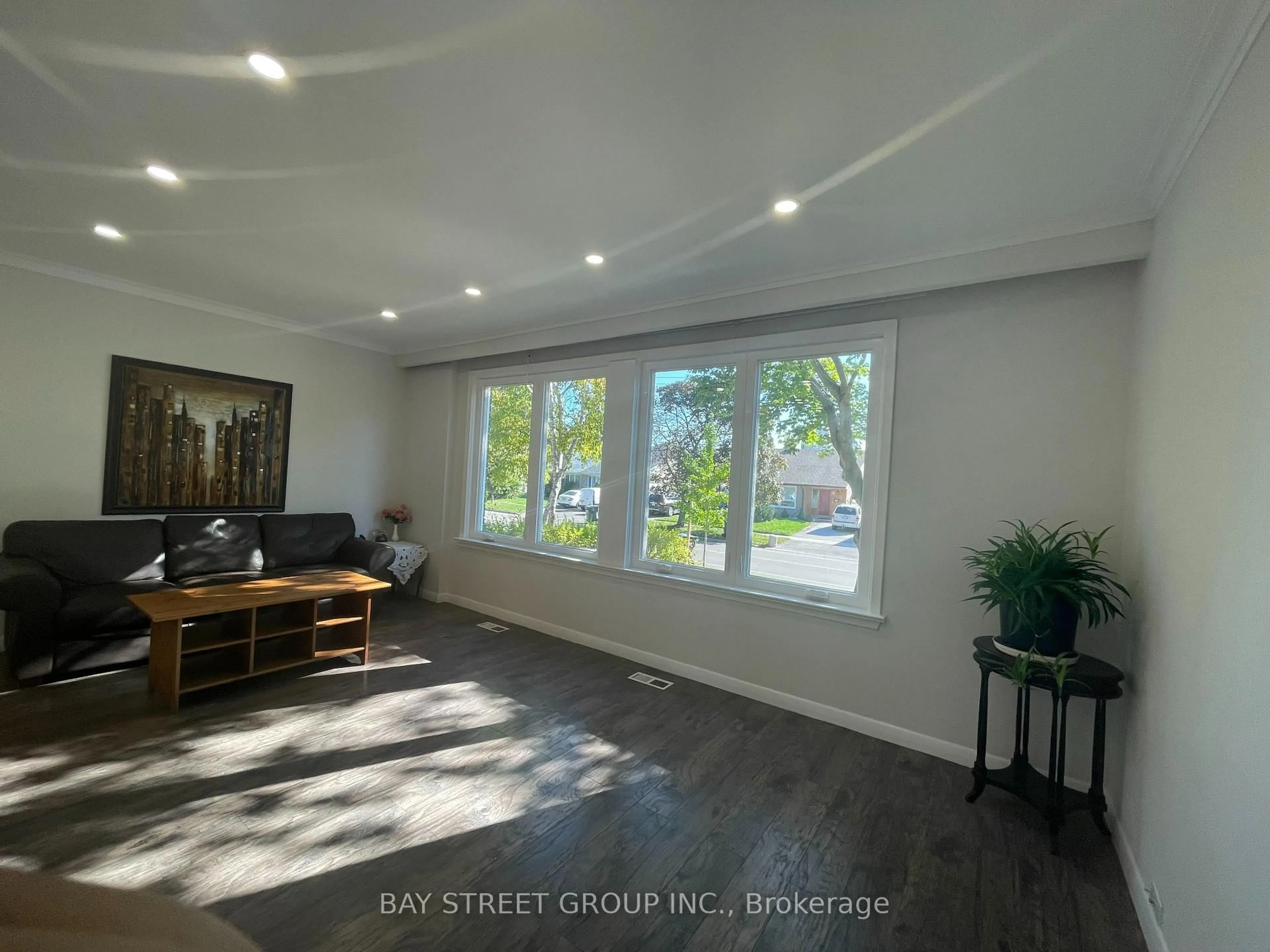 A pic of a room for 2175 Wiseman Crt, Mississauga Ontario L5J 1P3