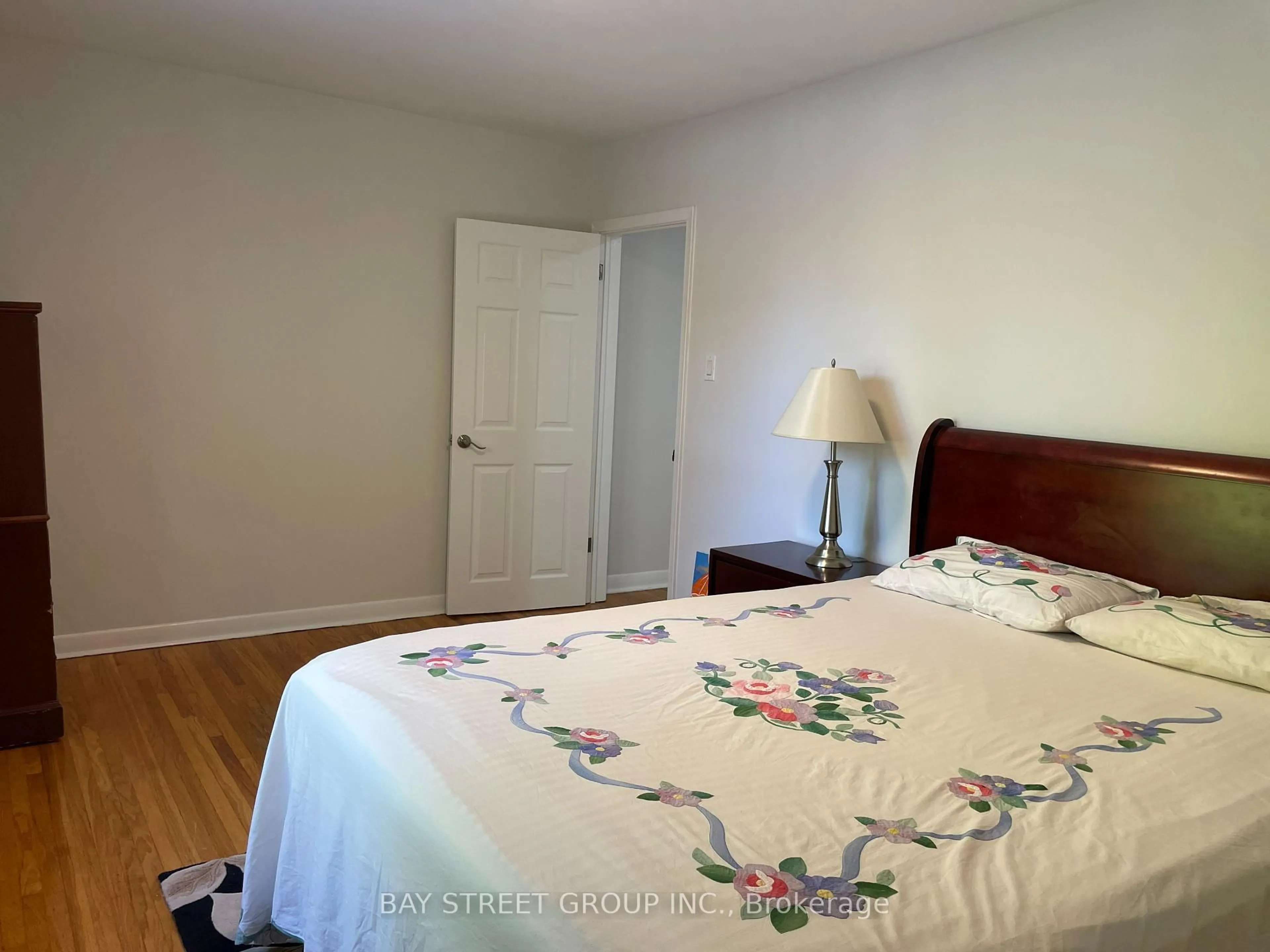 A pic of a room for 2175 Wiseman Crt, Mississauga Ontario L5J 1P3