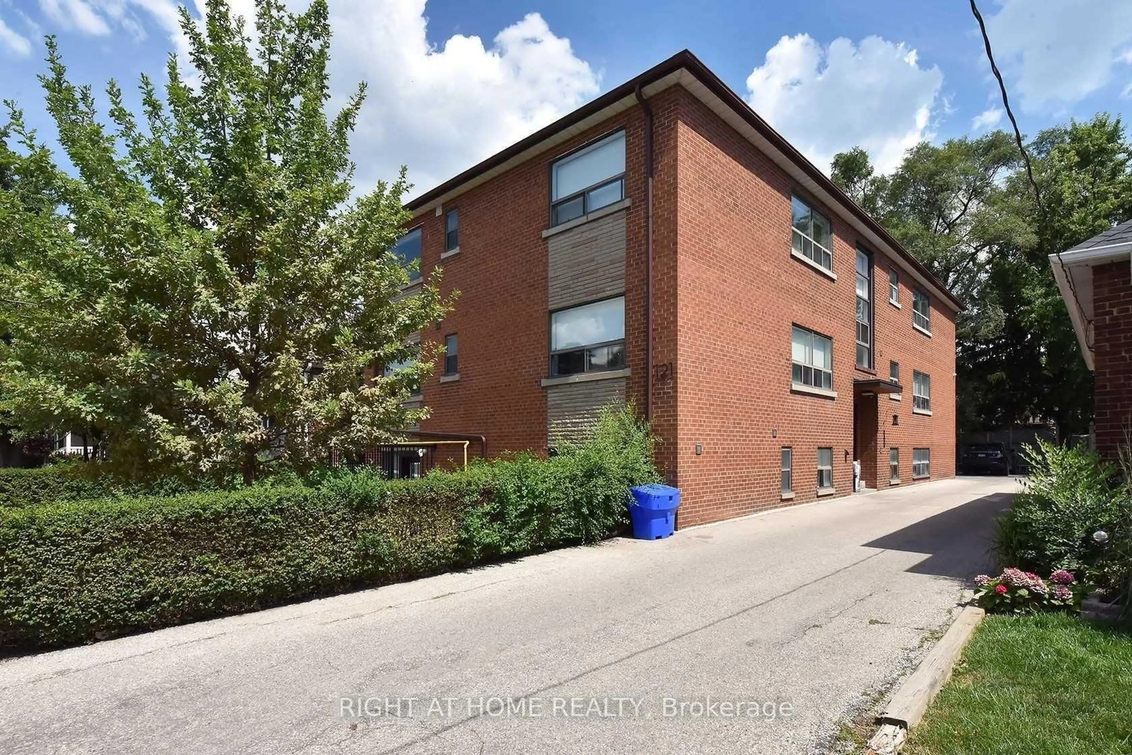 Home with brick exterior material, building for 121 Fourth St, Toronto Ontario M8V 2Y6
