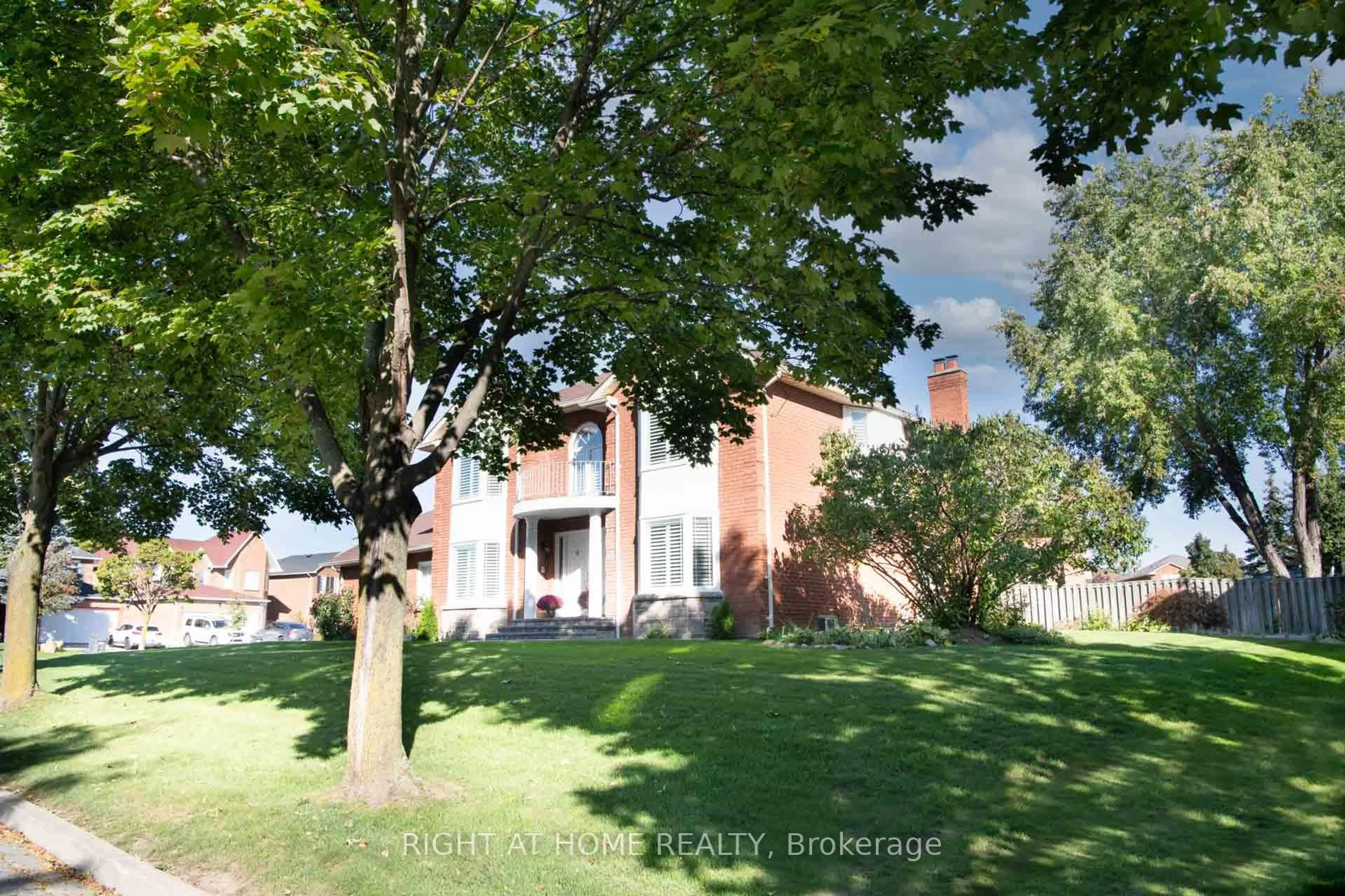 A pic from outside/outdoor area/front of a property/back of a property/a pic from drone, street for 348 Nahani Way, Mississauga Ontario L4Z 3B4