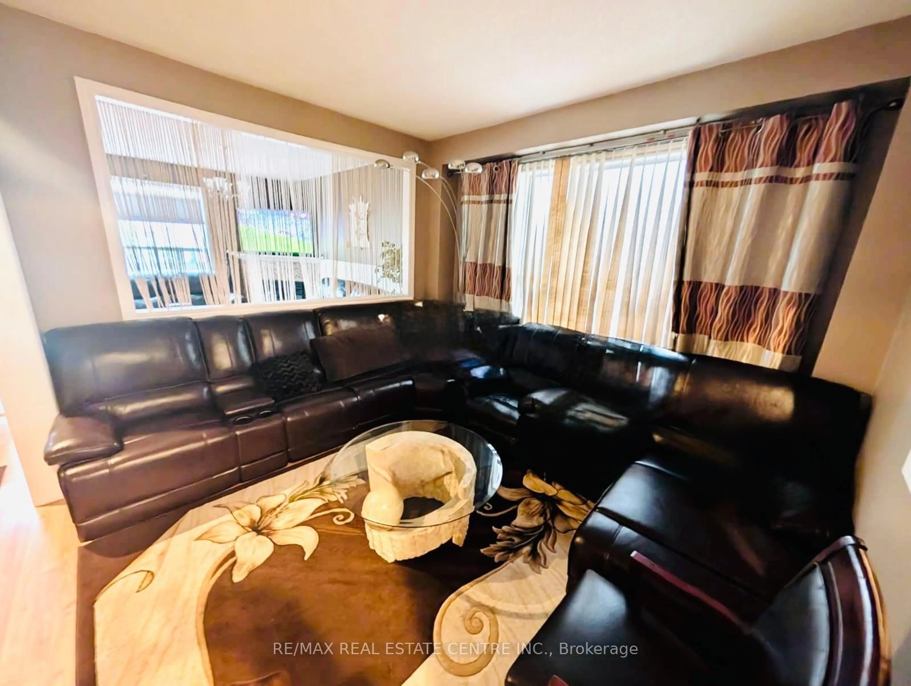 Living room with furniture, unknown for 169 COOKE Cres, Milton Ontario L9T 6E5