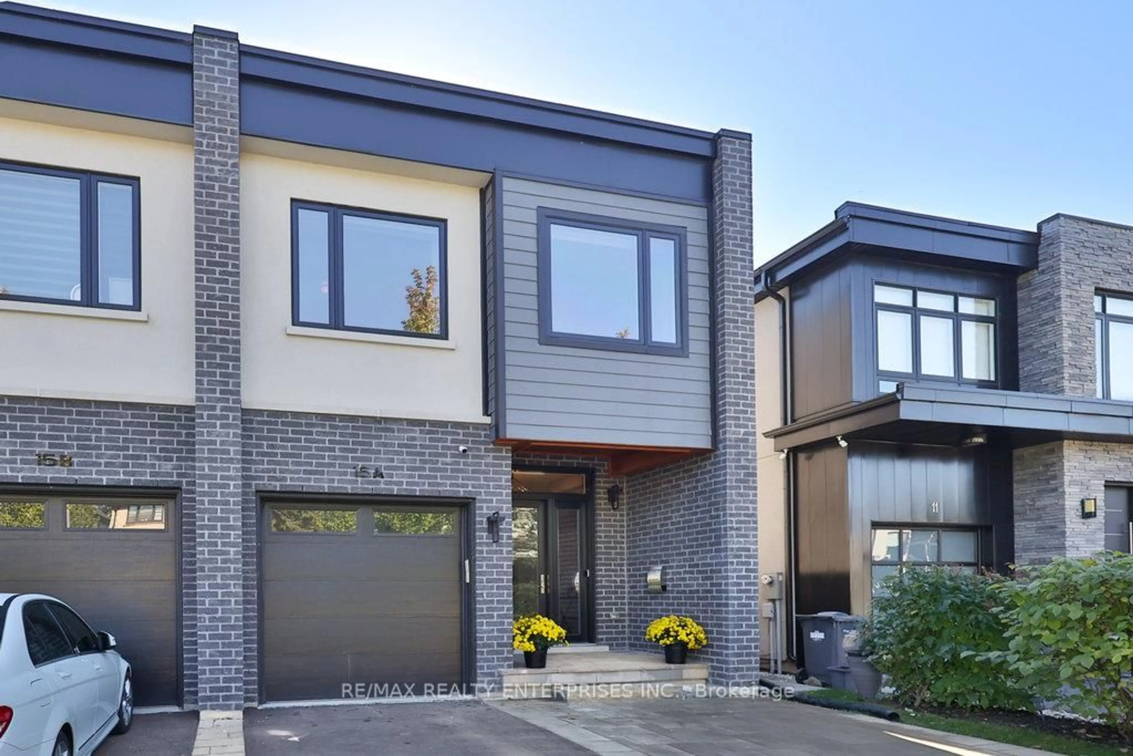 Home with brick exterior material, street for 15A Tecumseth Ave, Mississauga Ontario L5G 1K5