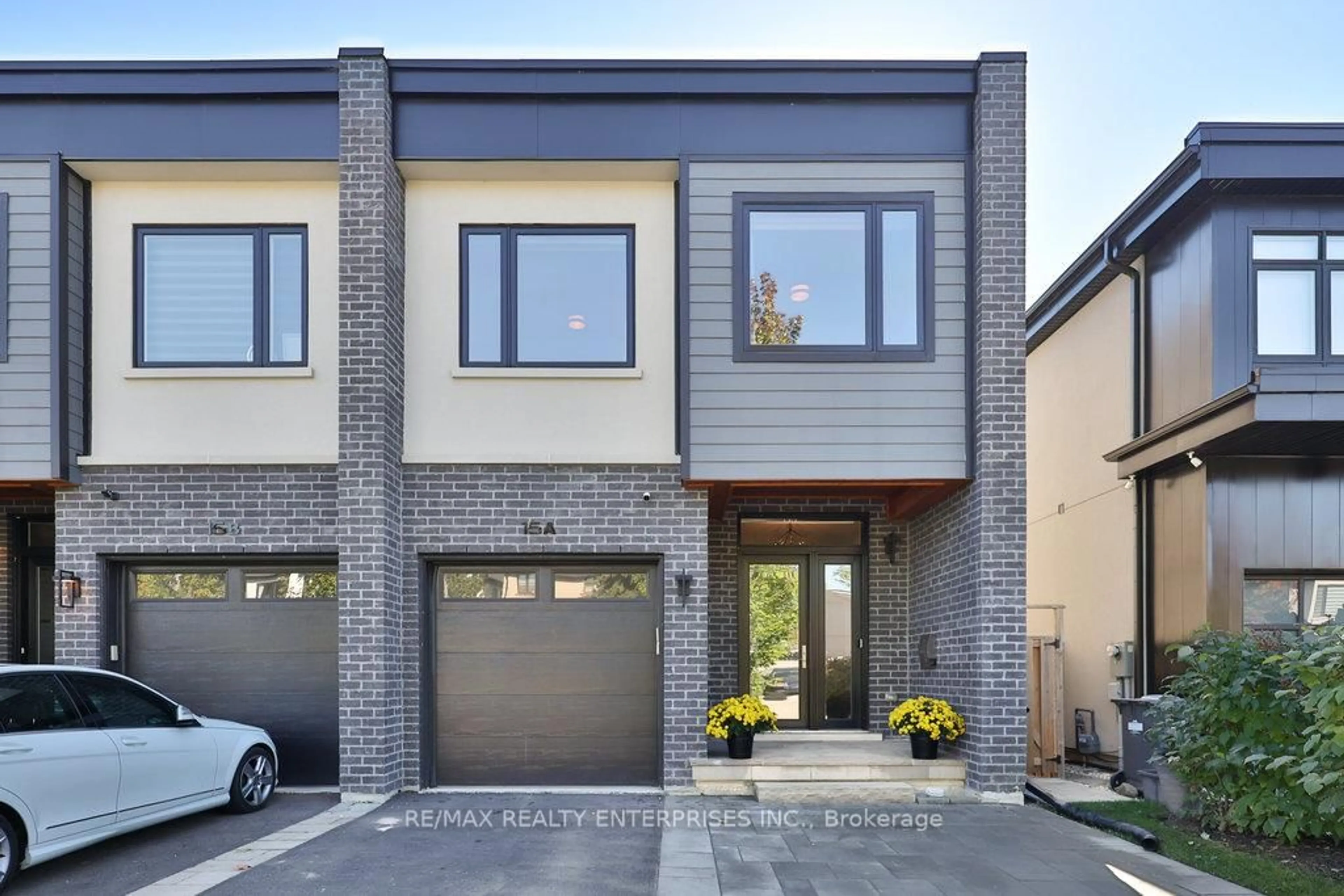 Home with brick exterior material, street for 15A Tecumseth Ave, Mississauga Ontario L5G 1K5