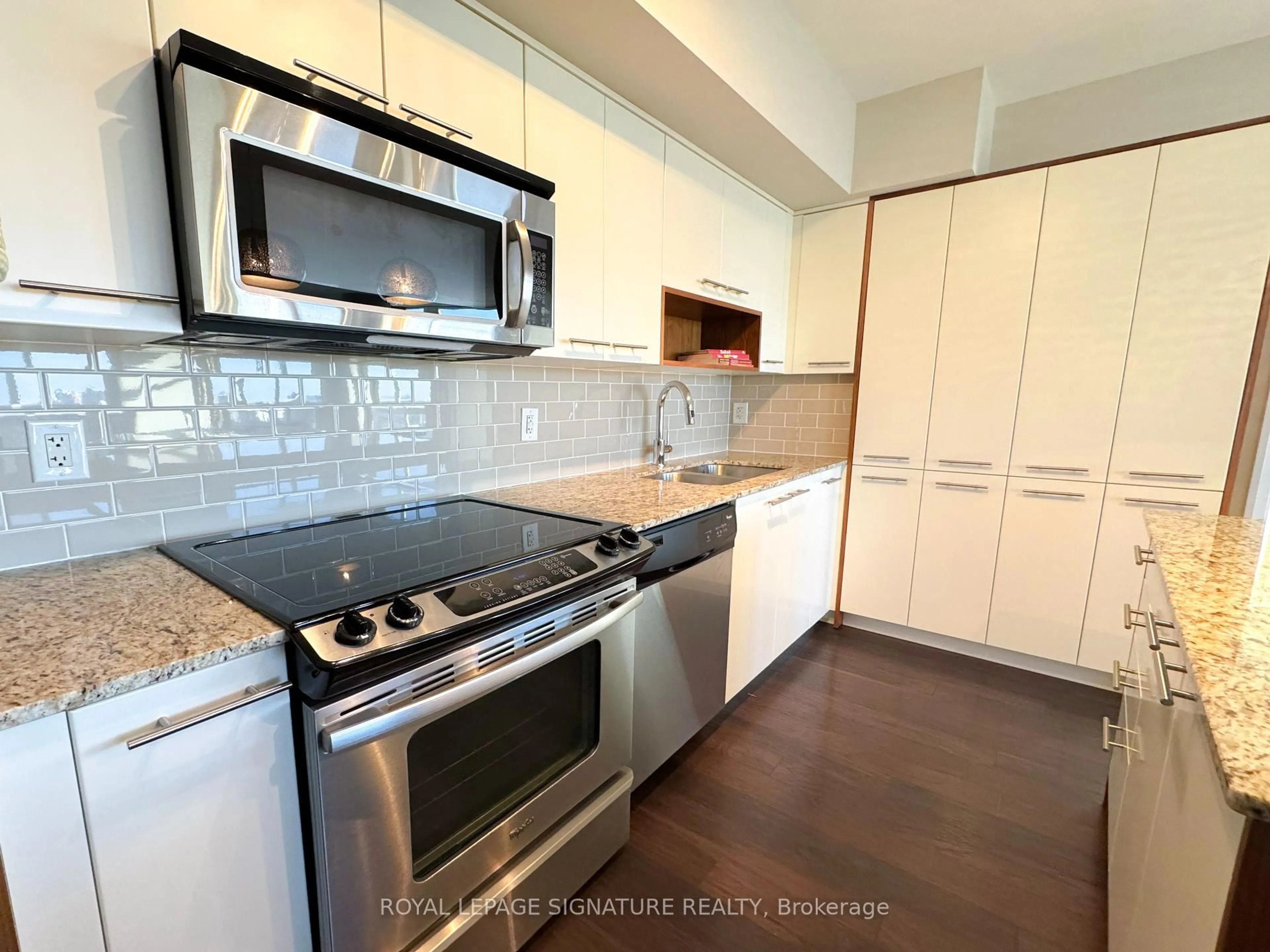 Standard kitchen, unknown for 1 Valhalla Inn Rd #1807, Toronto Ontario M9B 1S9
