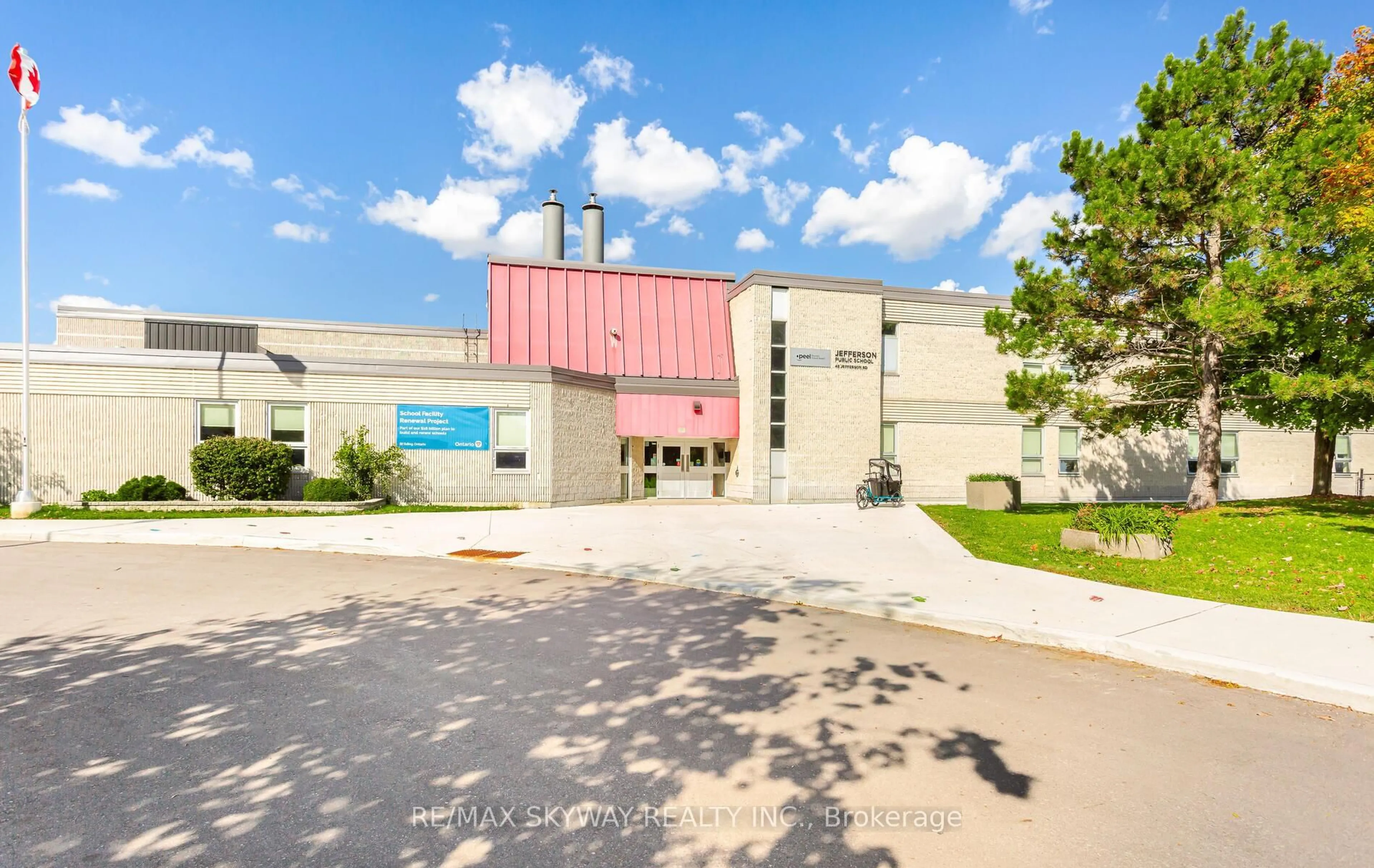 Indoor foyer for 57 Jefferson Rd, Brampton Ontario L6S 1W7