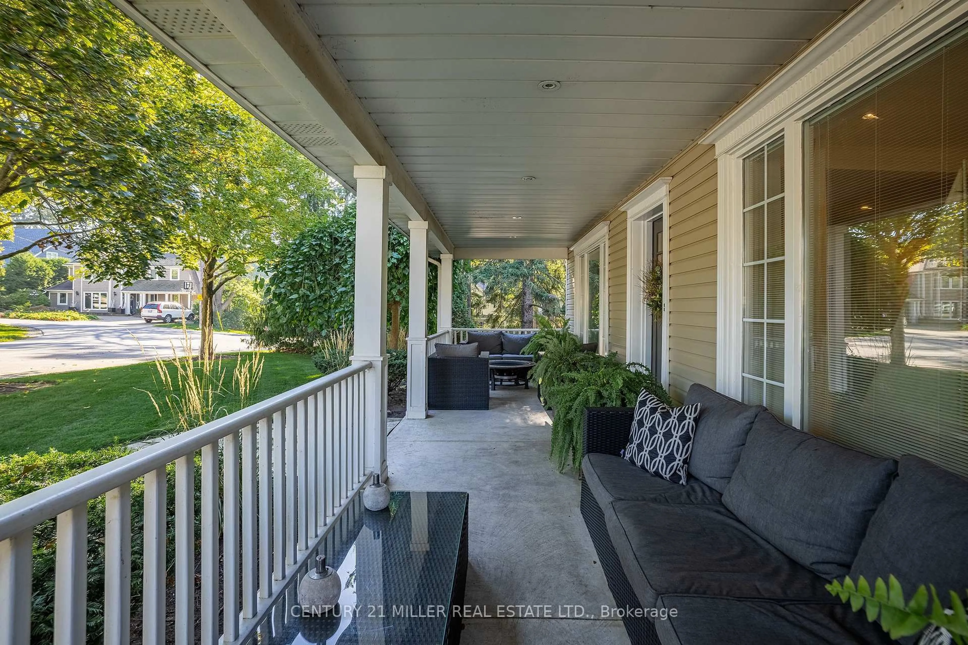 Patio, street for 76 Brock St, Oakville Ontario L6K 2Z1