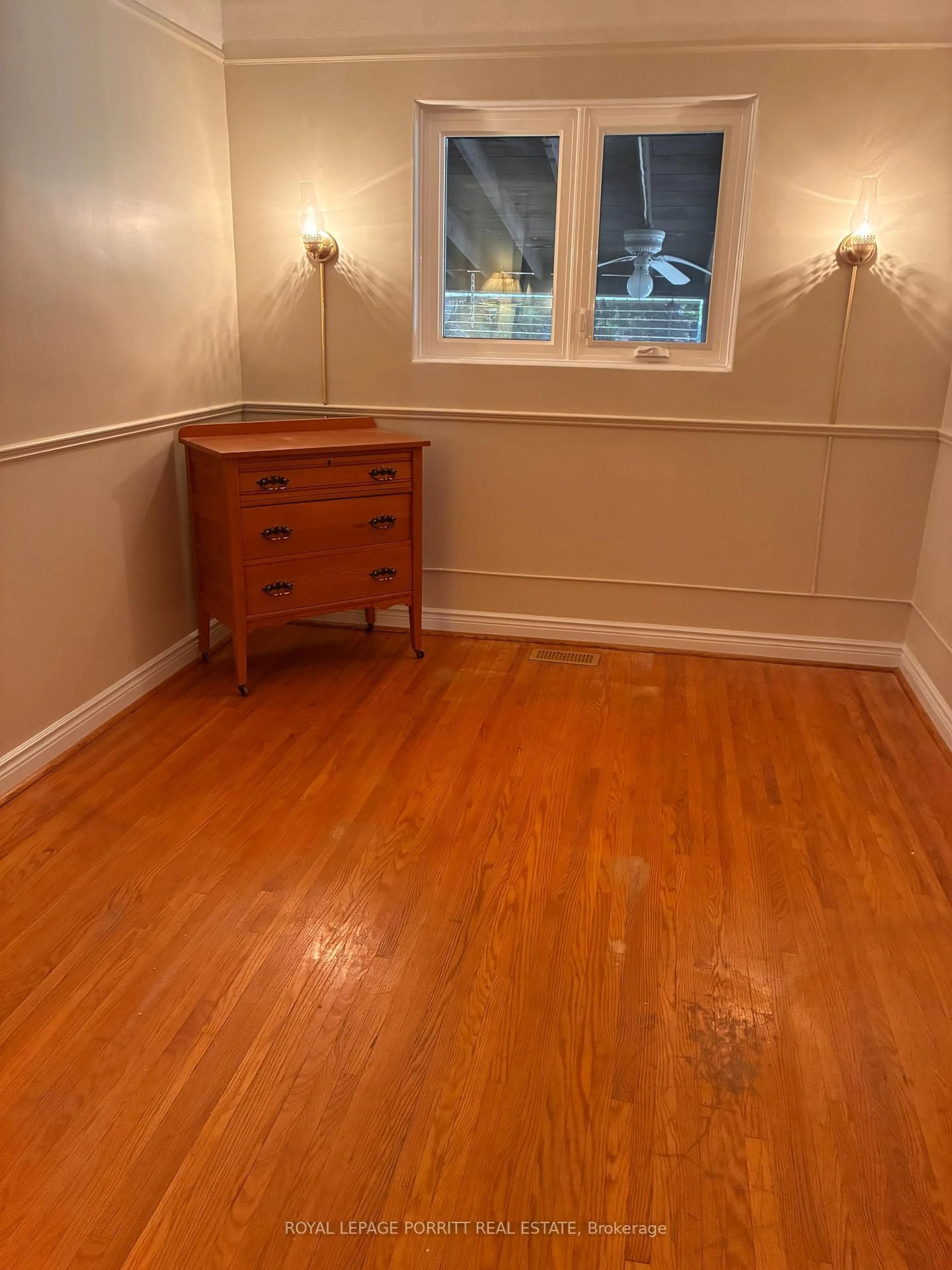A pic of a room for 3628 Anniversary Rd, Mississauga Ontario L5C 2G1