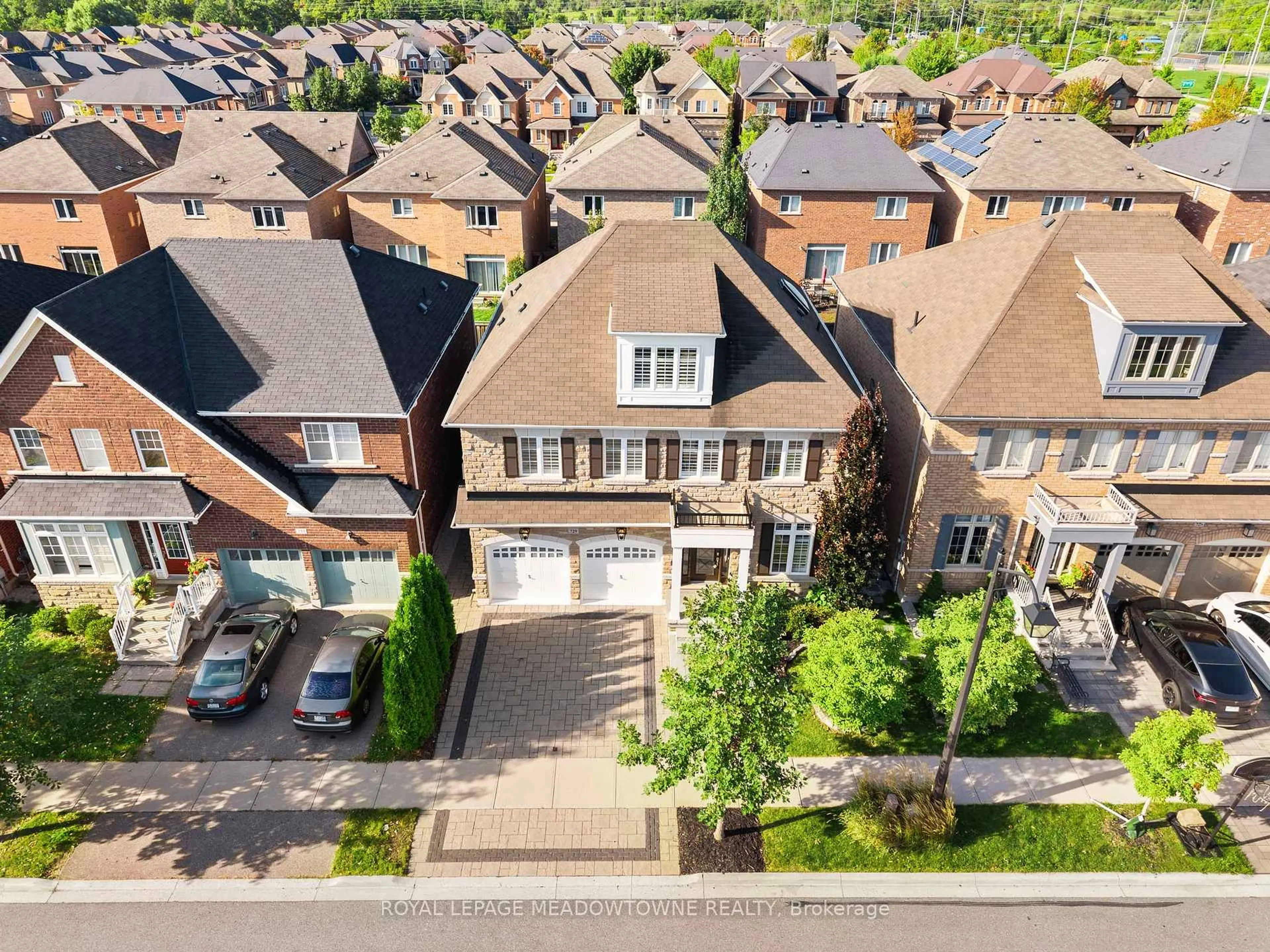 A pic from outside/outdoor area/front of a property/back of a property/a pic from drone, street for 729 Wettlaufer Terr, Milton Ontario L9T 8M8