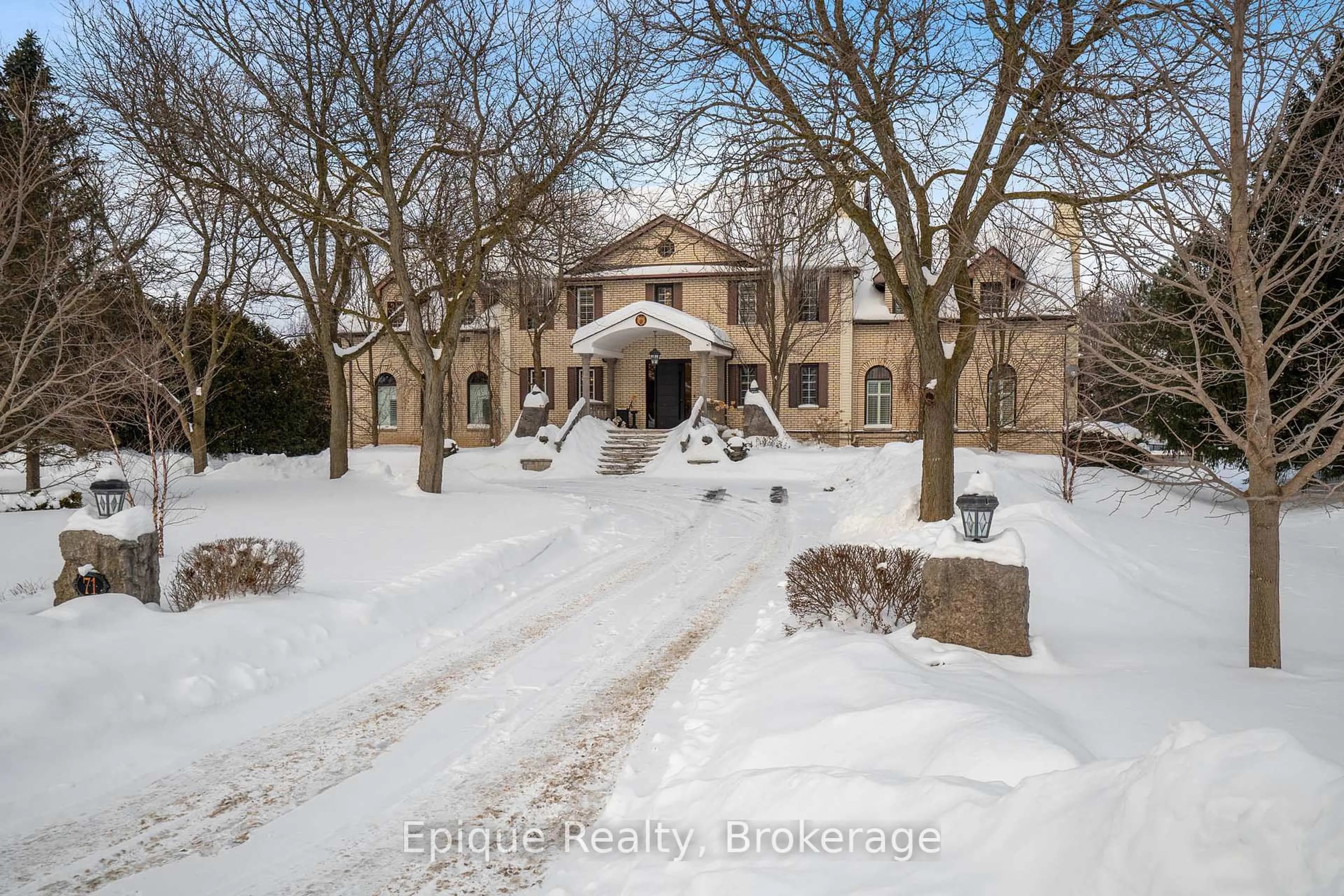 Unknown for 71 Mae Crt, Milton Ontario L0P 1B0