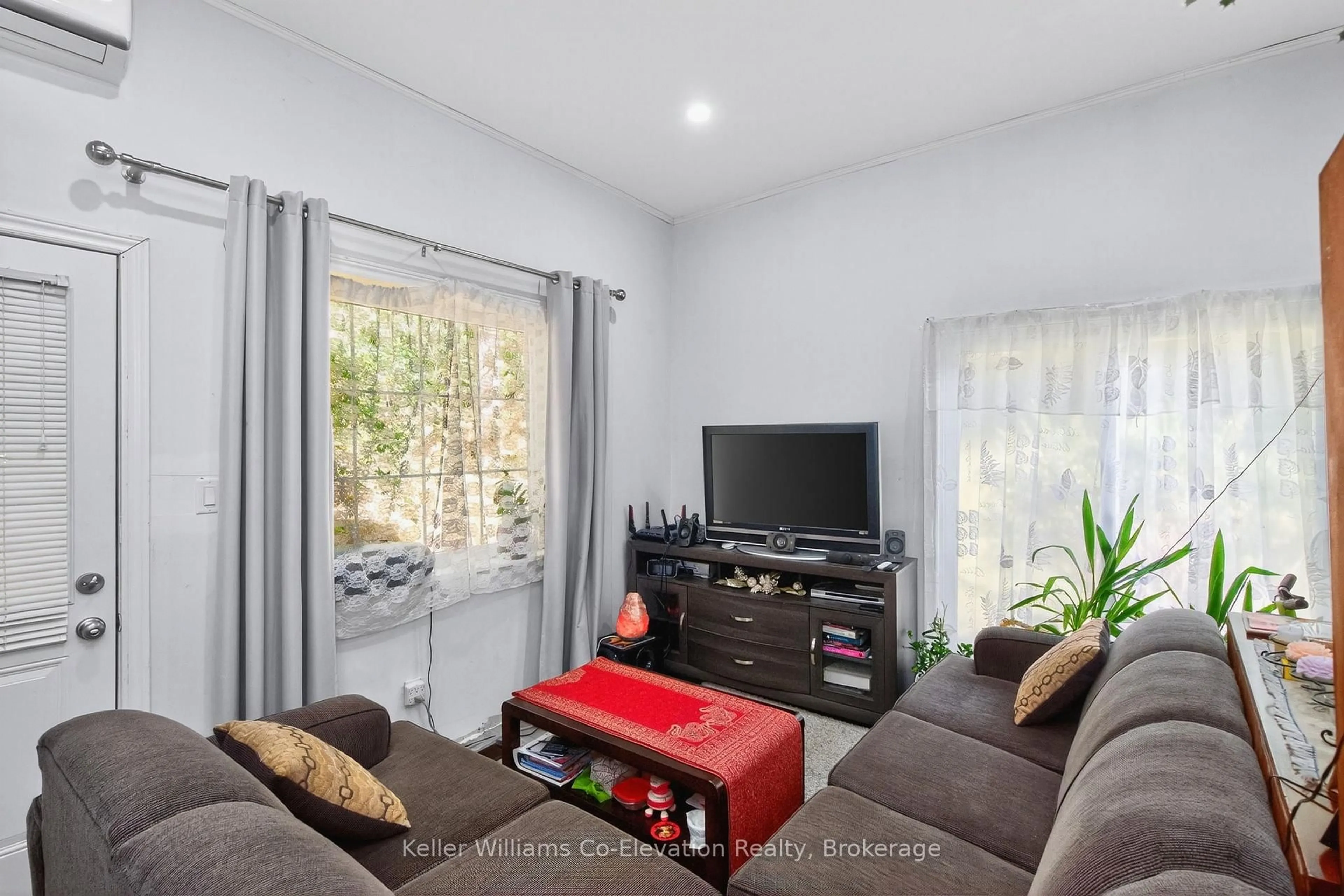 Living room with furniture, unknown for 44 Brawton Dr, Caledon Ontario L7E 0E1