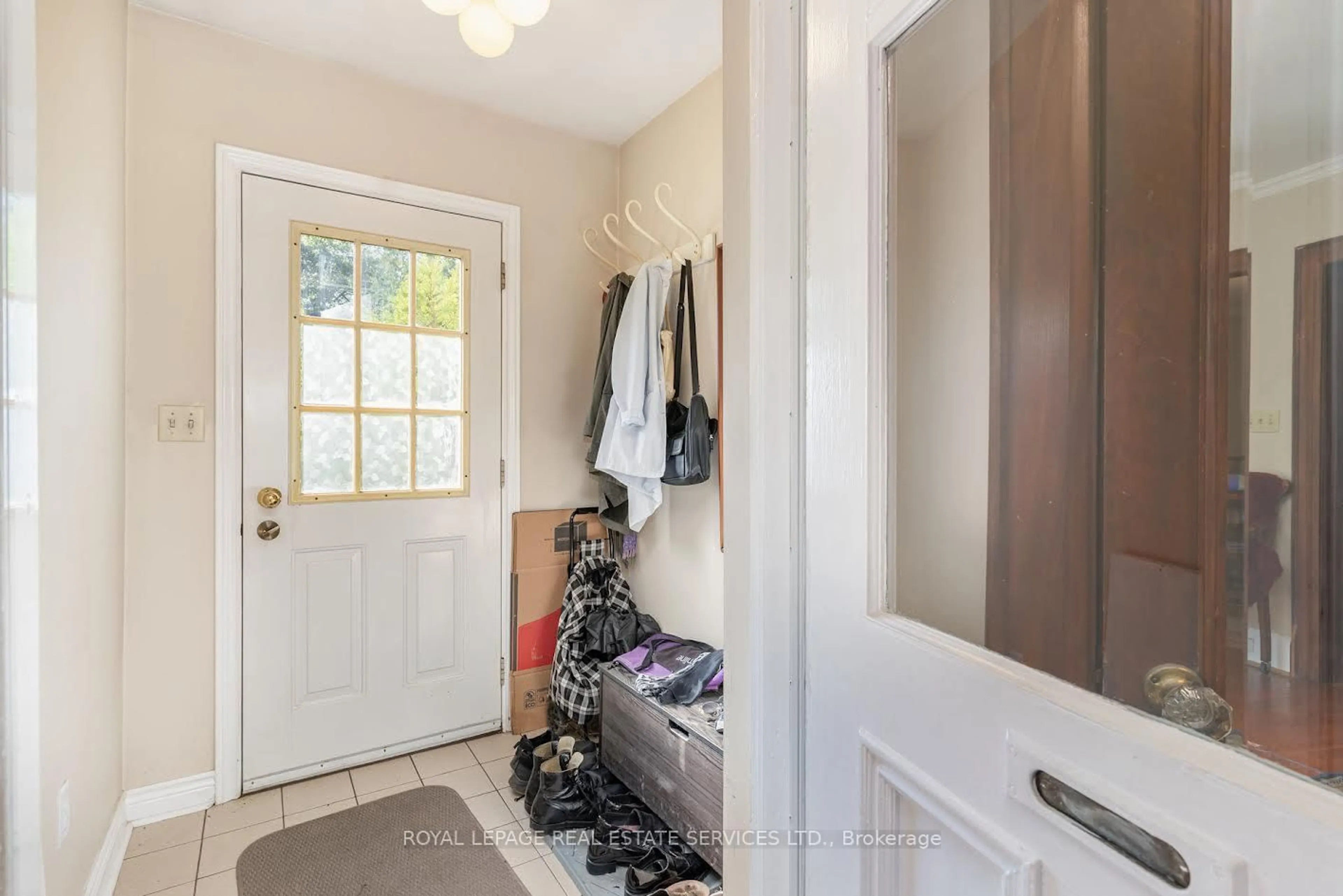 Indoor entryway for 85 Kennedy Ave, Toronto Ontario M6S 2X8