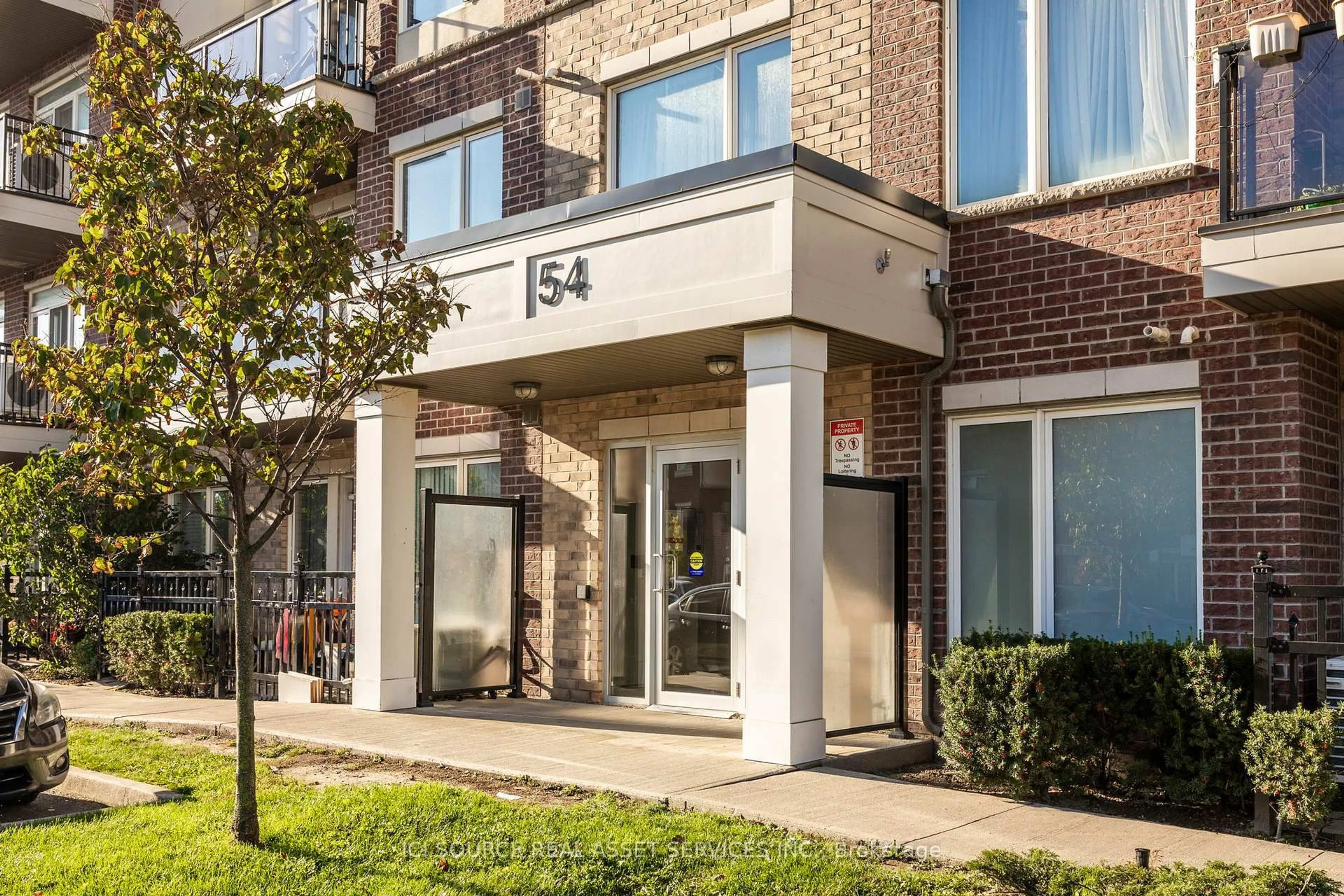 Home with brick exterior material, building for 54 Sky Harbour Dr #110, Brampton Ontario L7A 0A1
