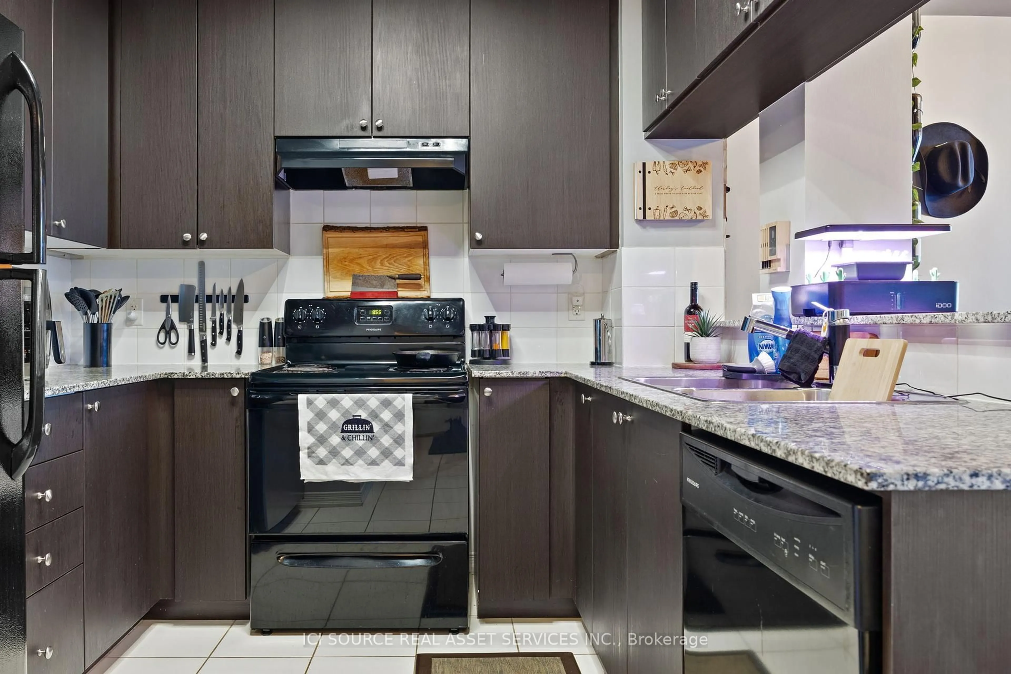 Standard kitchen, unknown for 54 Sky Harbour Dr #110, Brampton Ontario L7A 0A1