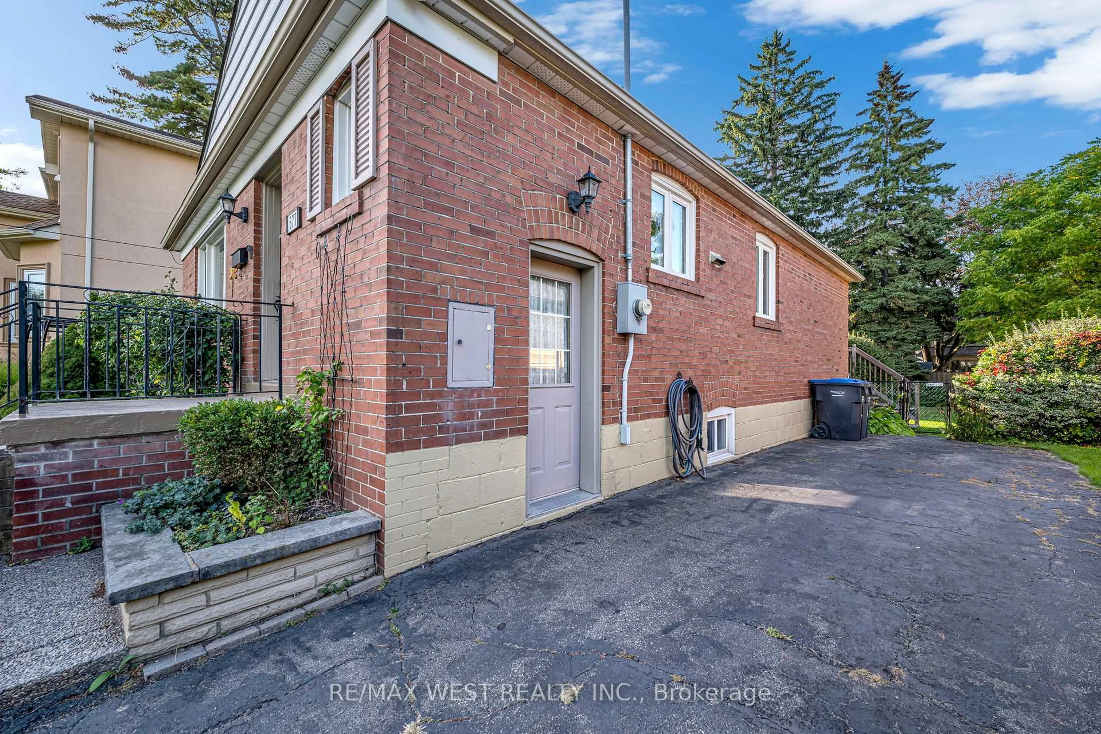 Unknown for 577 Drymen Cres, Mississauga Ontario L5G 2N9