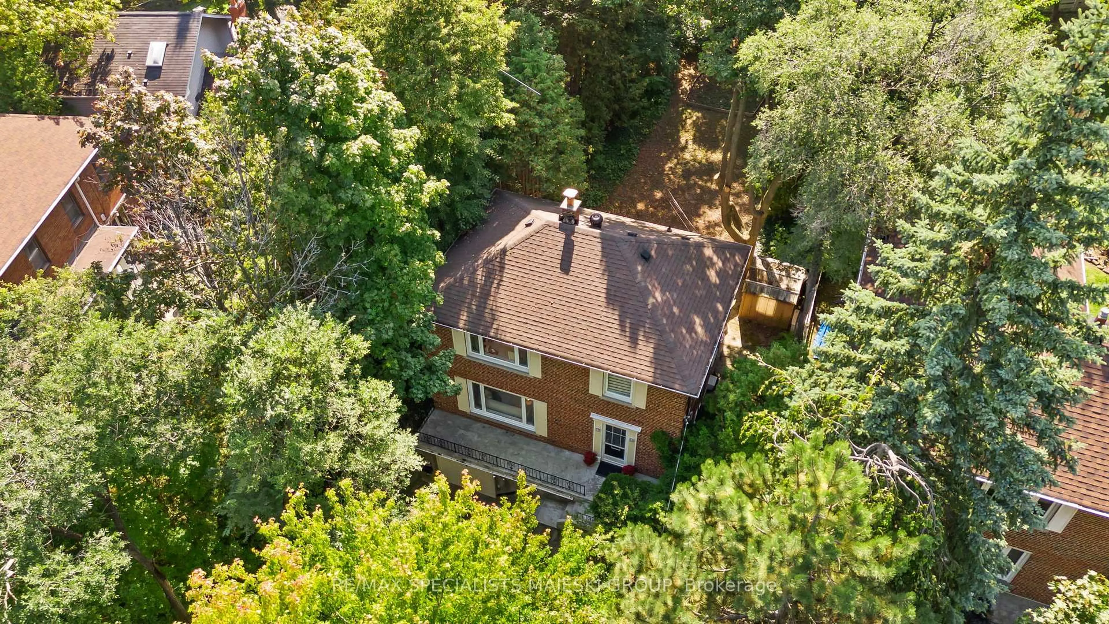 A pic from outside/outdoor area/front of a property/back of a property/a pic from drone, forest/trees view for 23 Stonegate Rd, Toronto Ontario M8Y 1V7