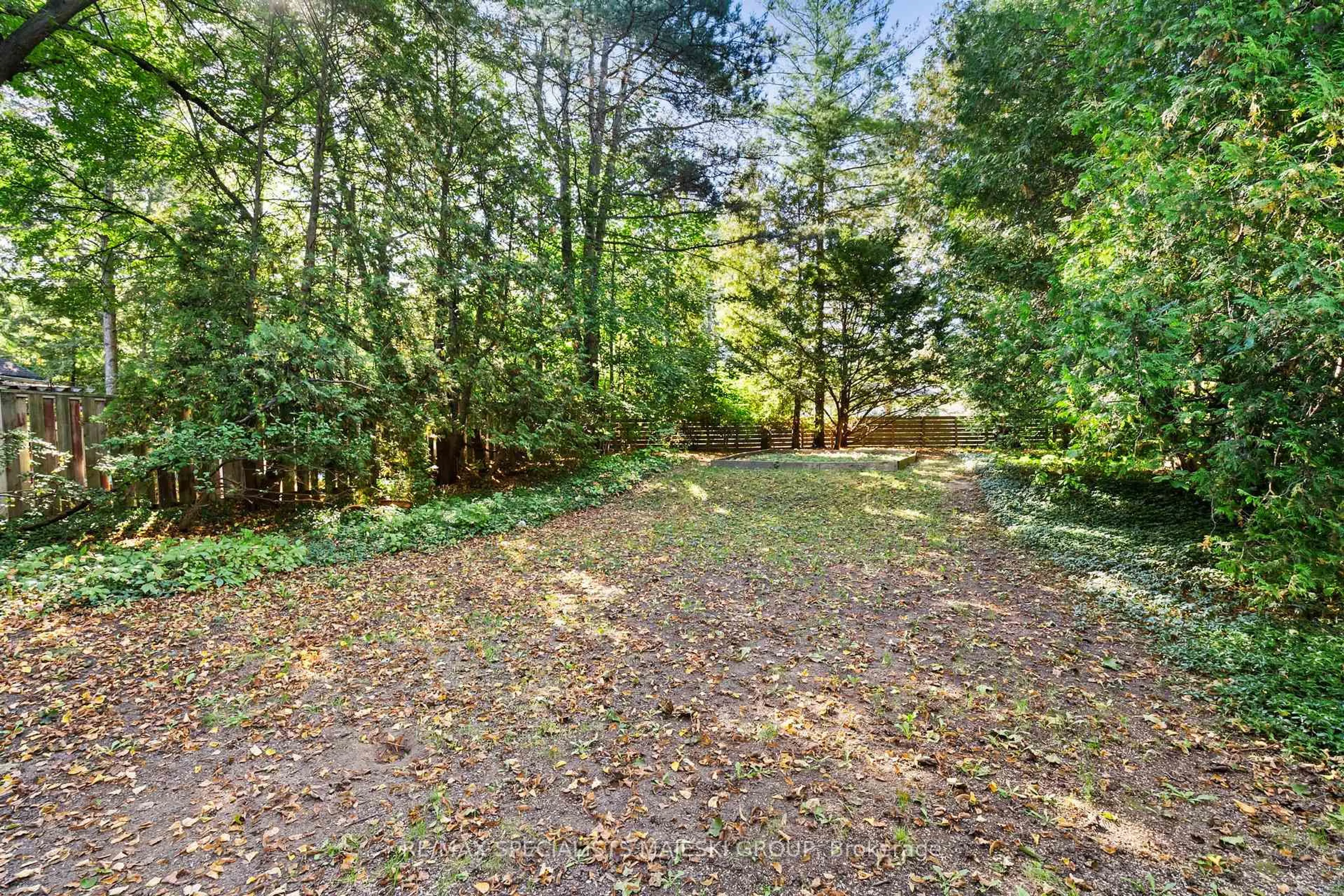 Patio, forest/trees view for 23 Stonegate Rd, Toronto Ontario M8Y 1V7