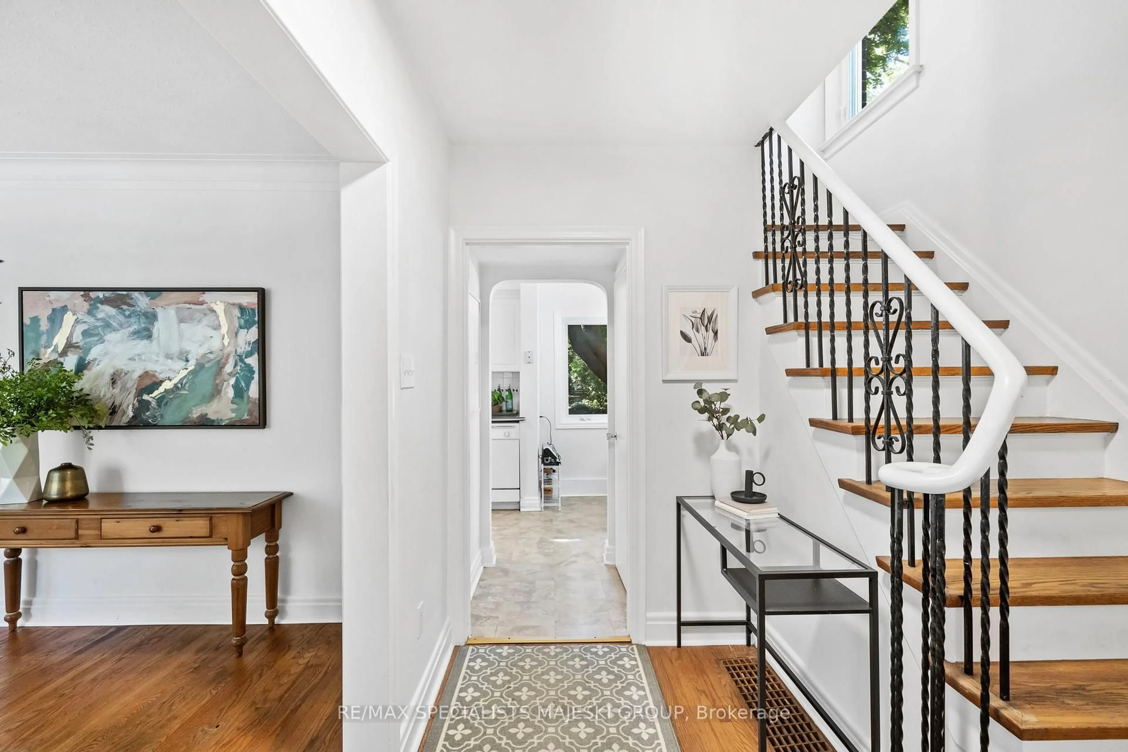 Indoor entryway for 23 Stonegate Rd, Toronto Ontario M8Y 1V7