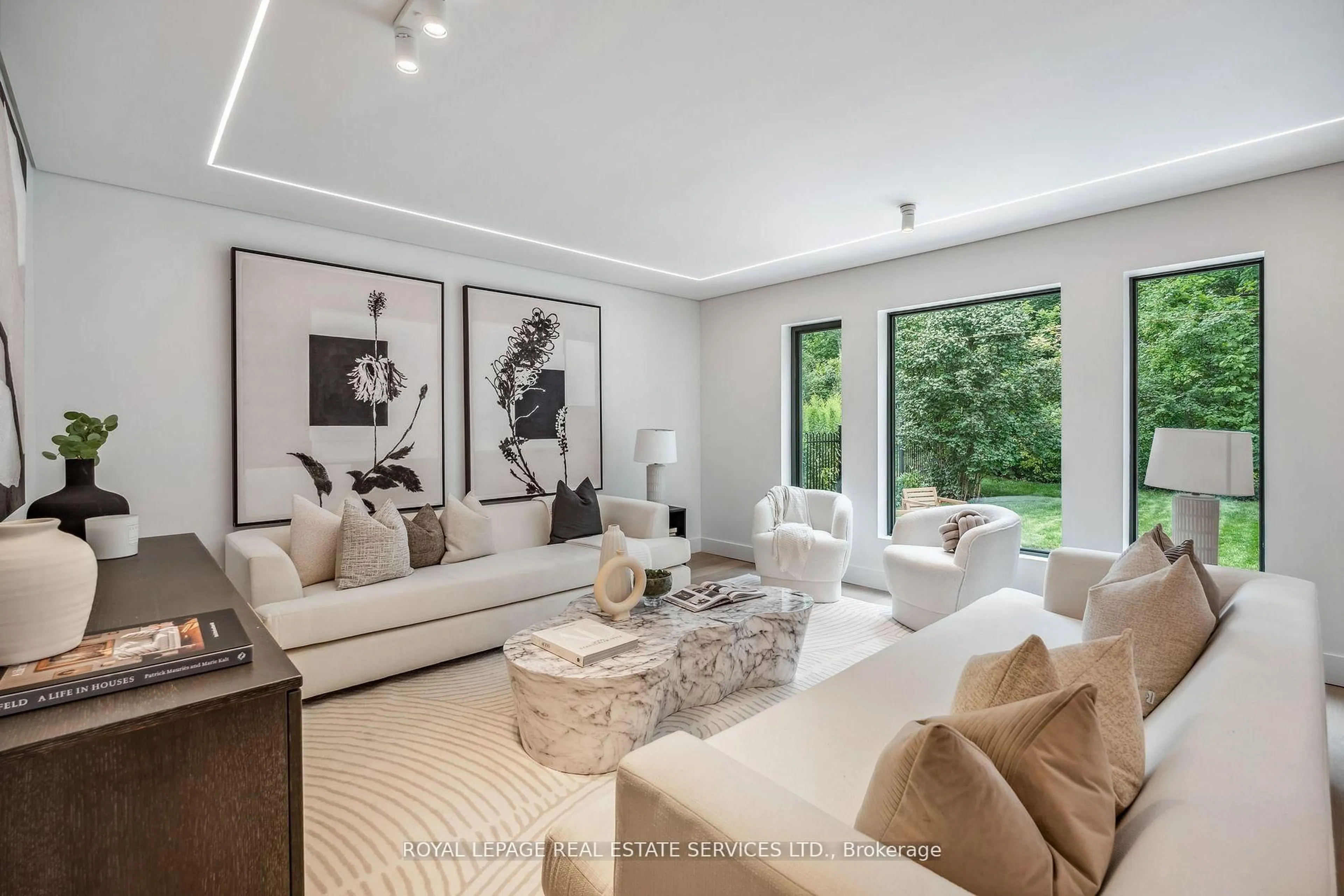 Living room with furniture, unknown for 1657 Glenvista Dr, Oakville Ontario L6H 6K6