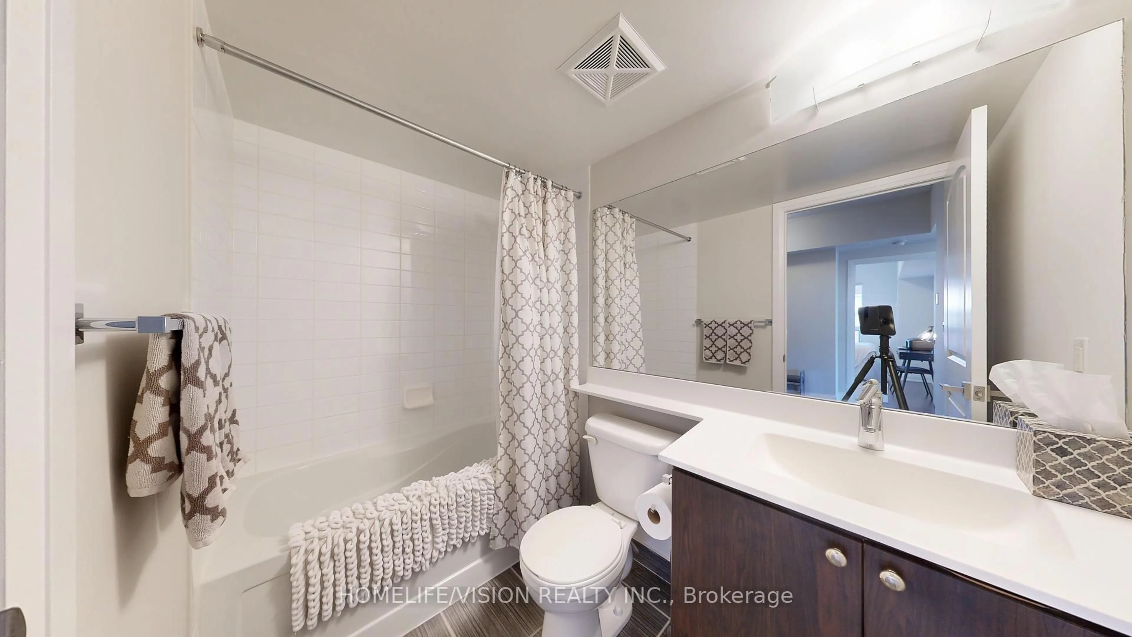 Standard bathroom, ceramic/tile floor for 1060 Sheppard Ave #1504, Toronto Ontario M3J 0G7