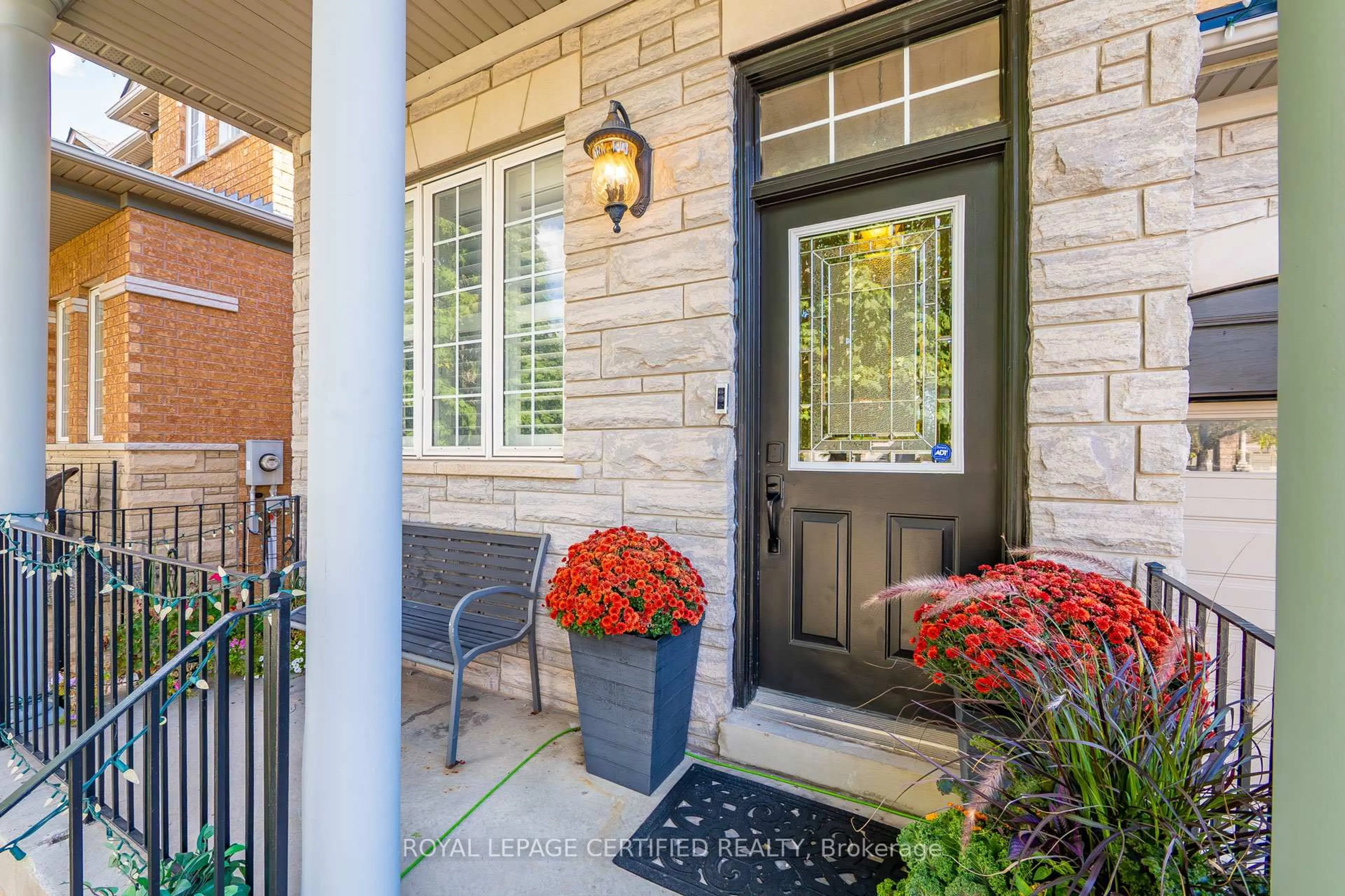 Indoor entryway for 1468 Liverpool St, Oakville Ontario L6M 4N6