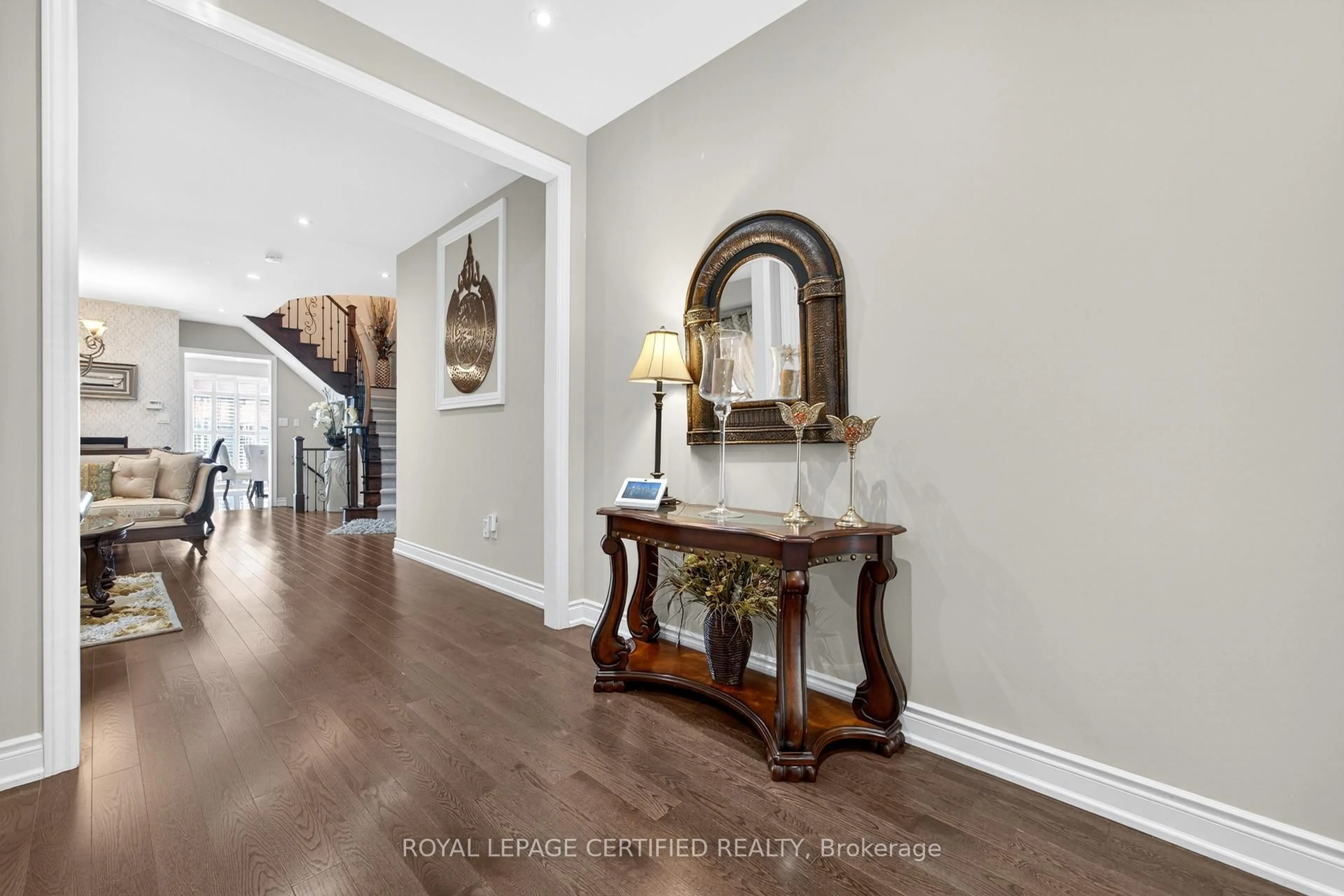 Indoor entryway for 1468 Liverpool St, Oakville Ontario L6M 4N6