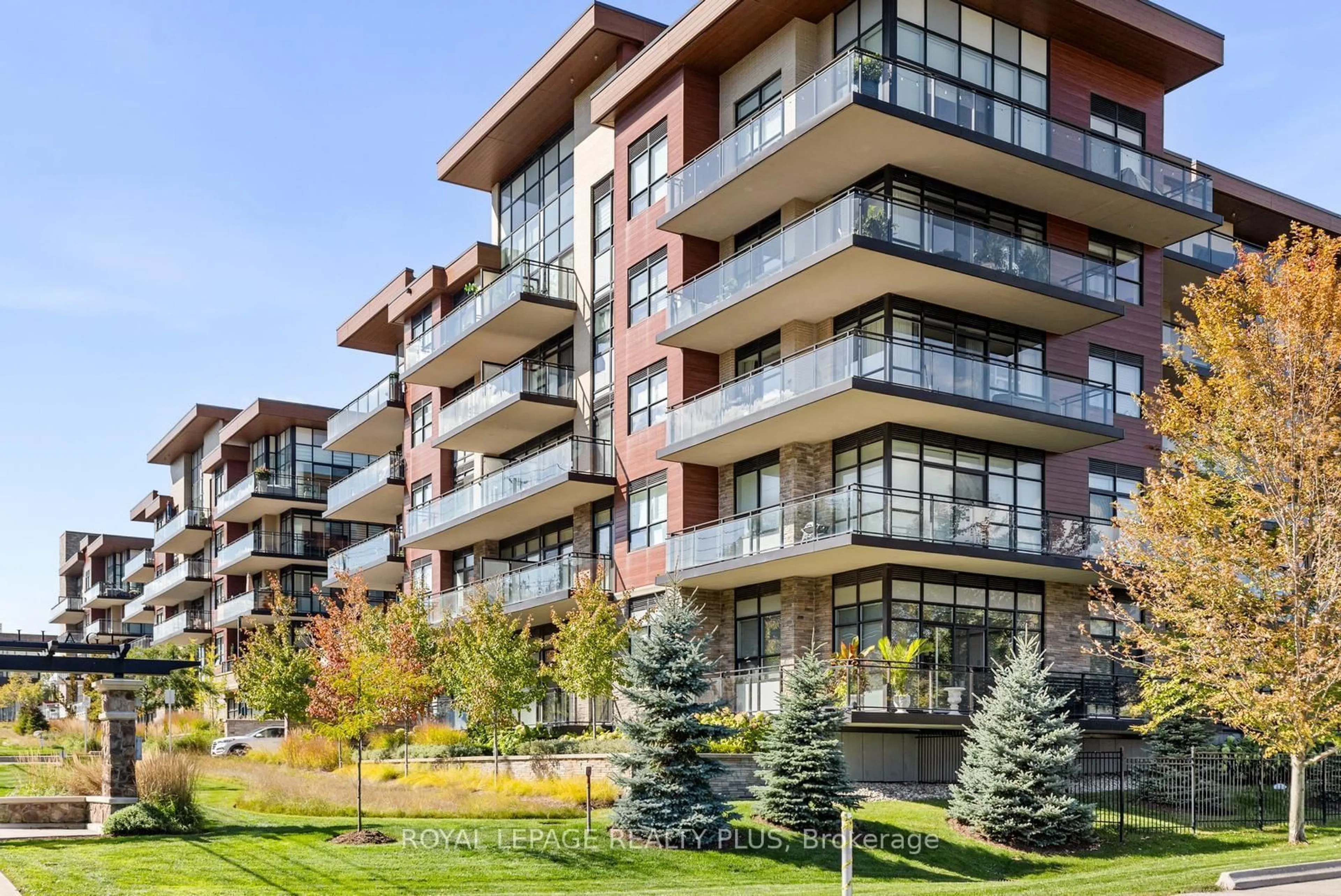 Patio, unknown for 1575 lakeshore Rd #327, Mississauga Ontario L5J 0B1