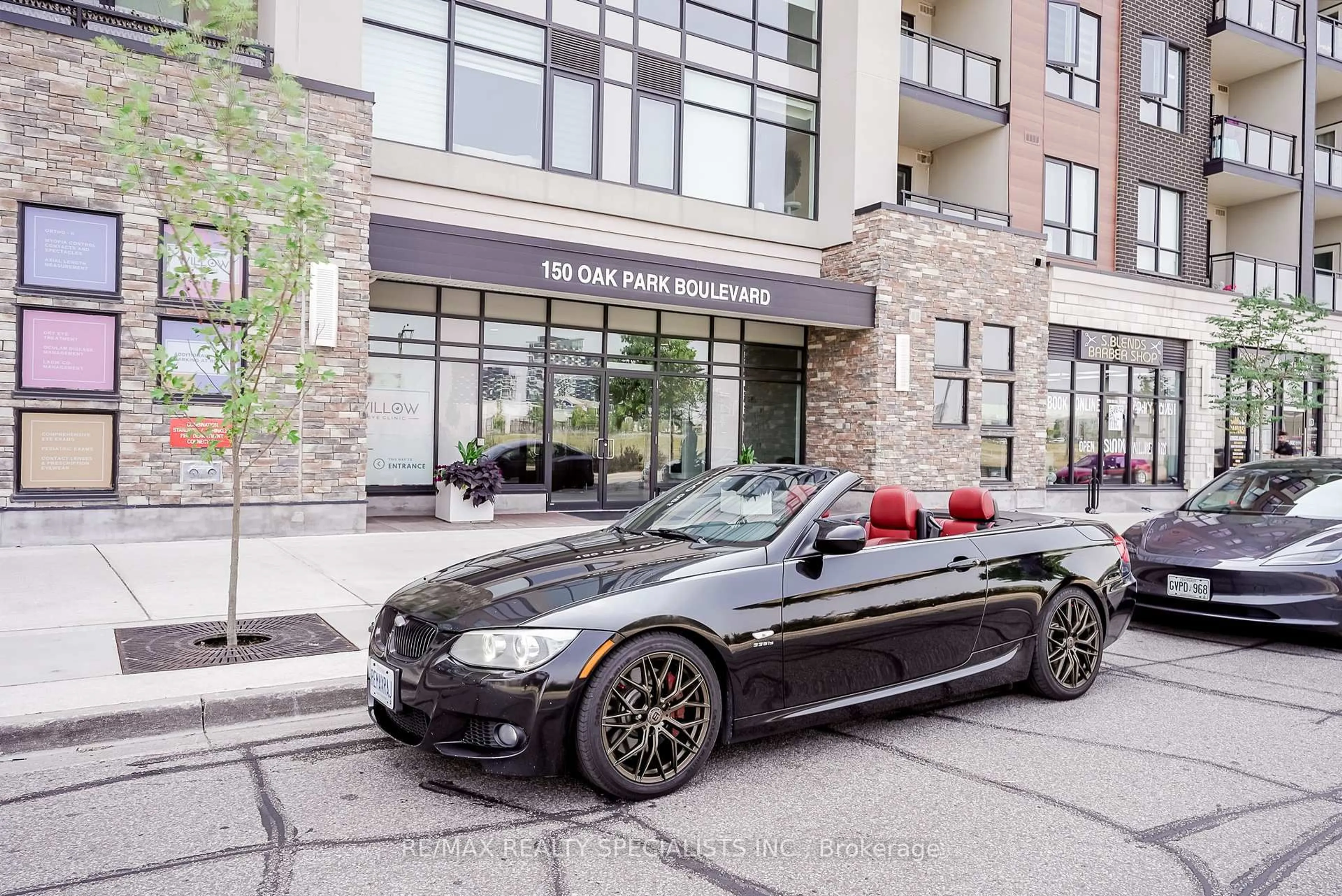 Indoor garage for 150 Oak Park Blvd #513, Oakville Ontario L6H 3P2